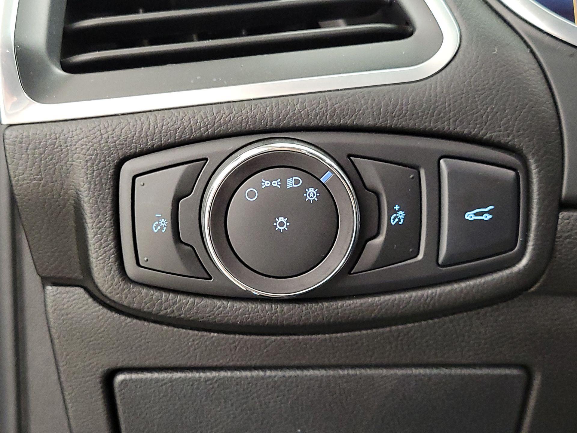 Thumbnail: 2016 Ford Edge - 13