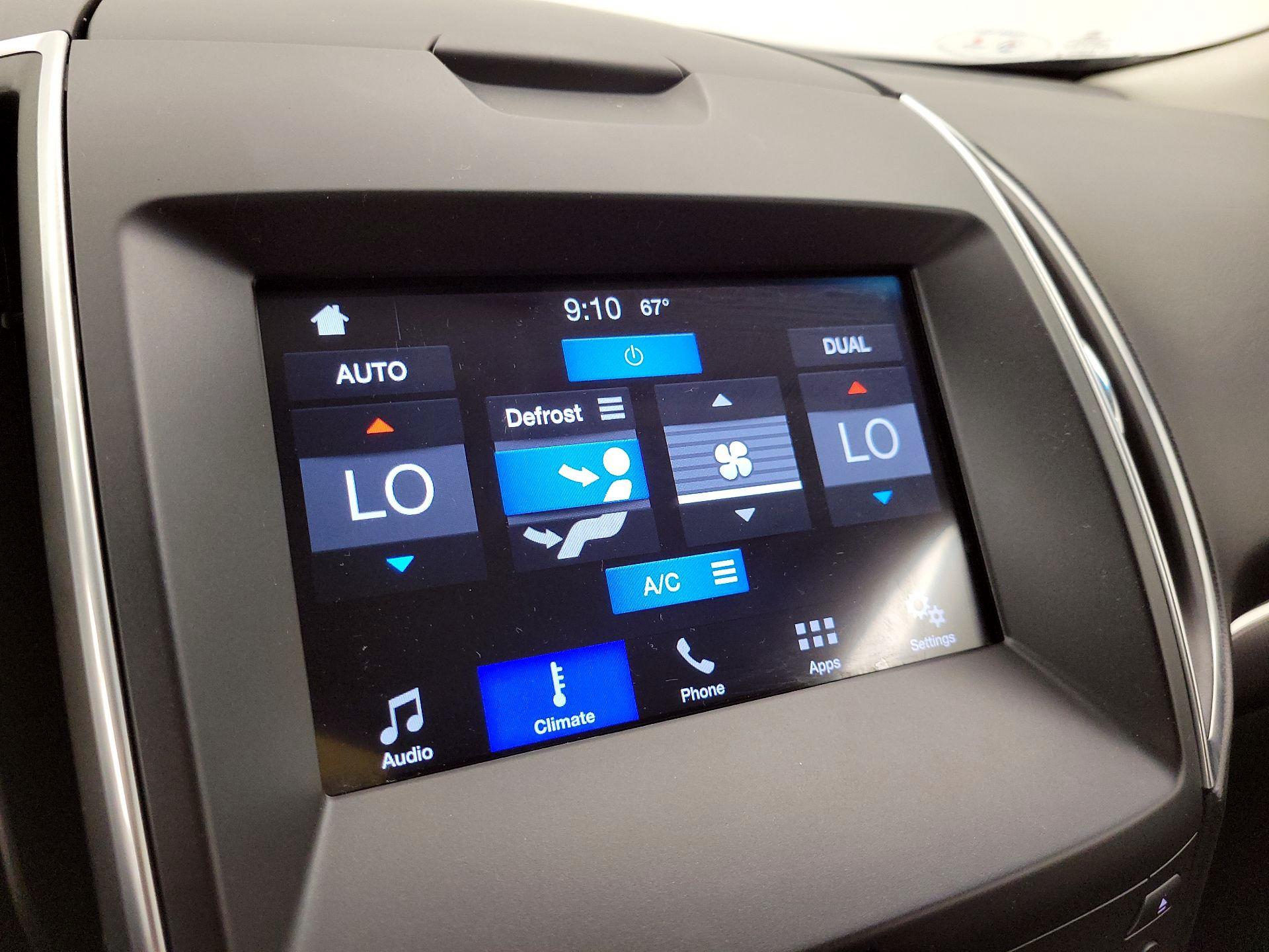 Thumbnail: 2016 Ford Edge - 16