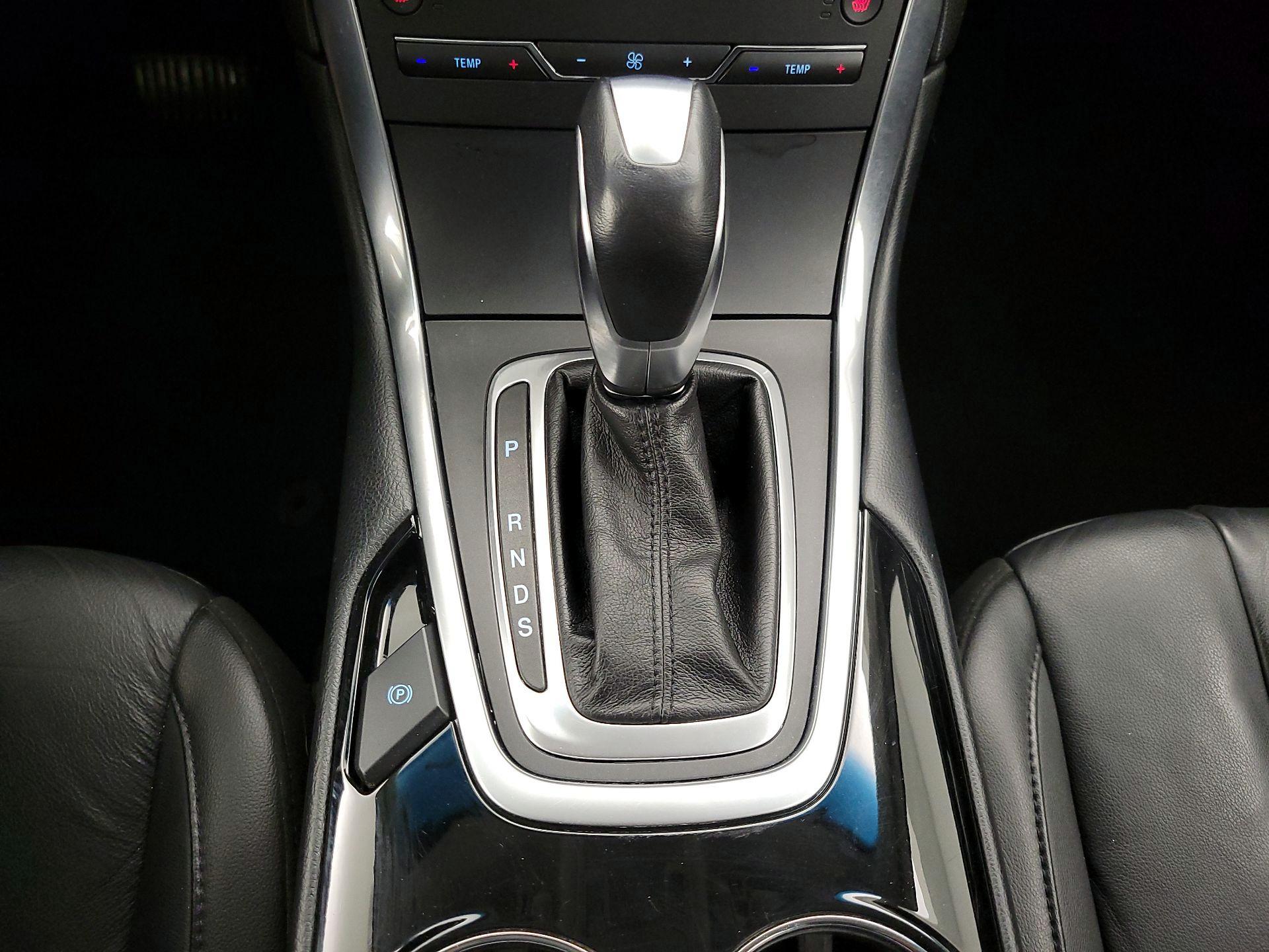 Thumbnail: 2016 Ford Edge - 17