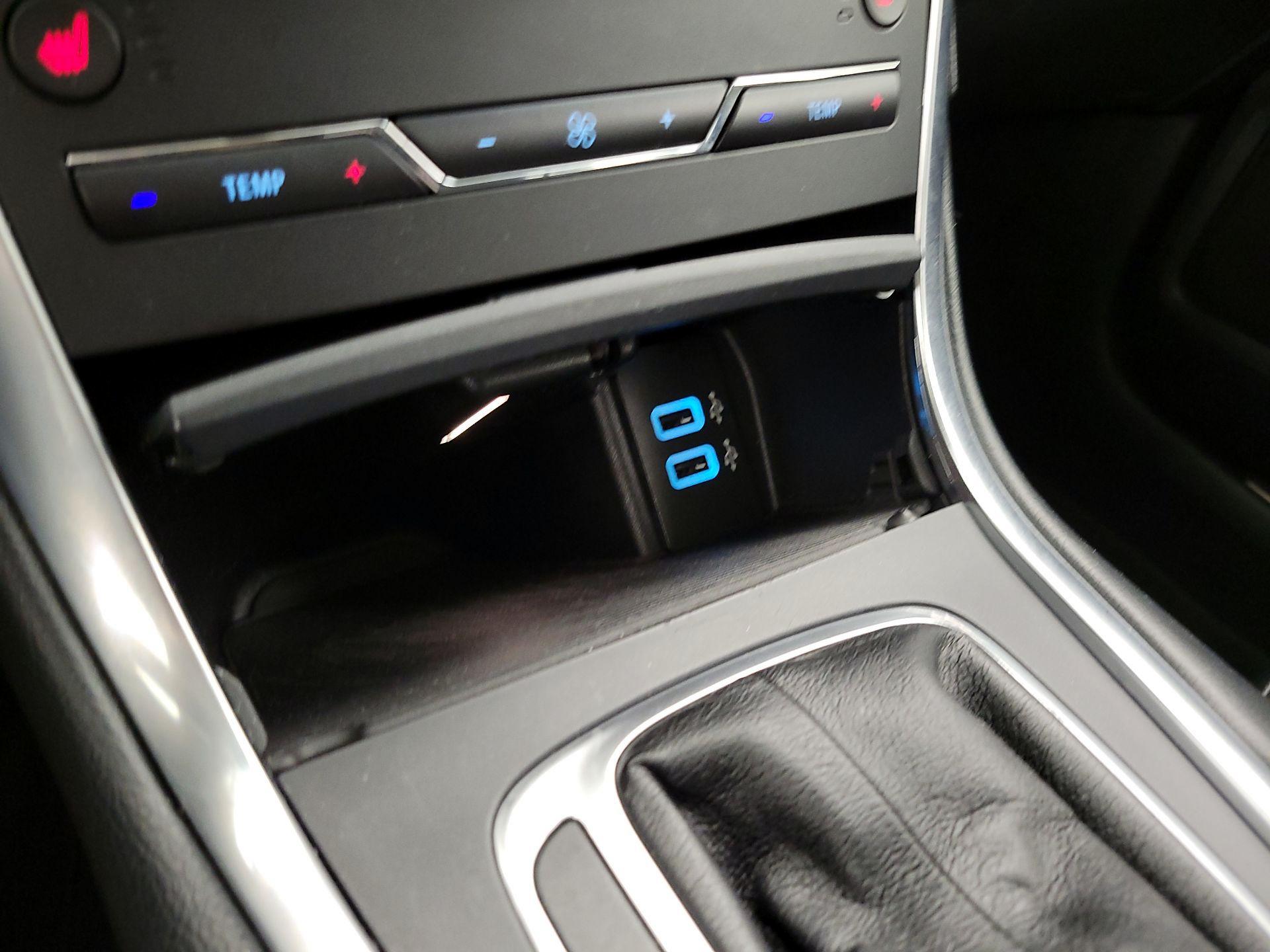 Thumbnail: 2016 Ford Edge - 18