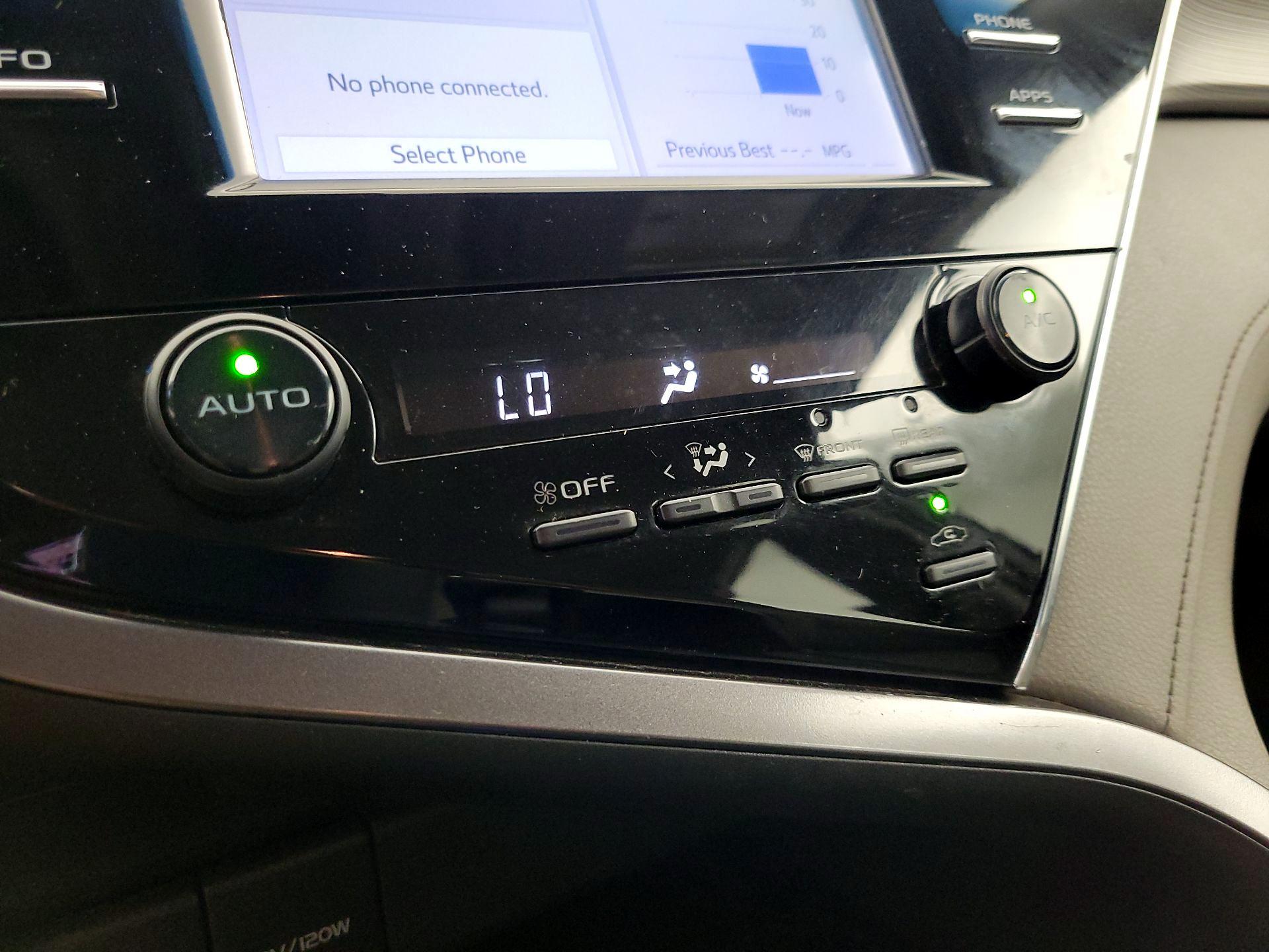Thumbnail: 2018 Toyota Camry - 16