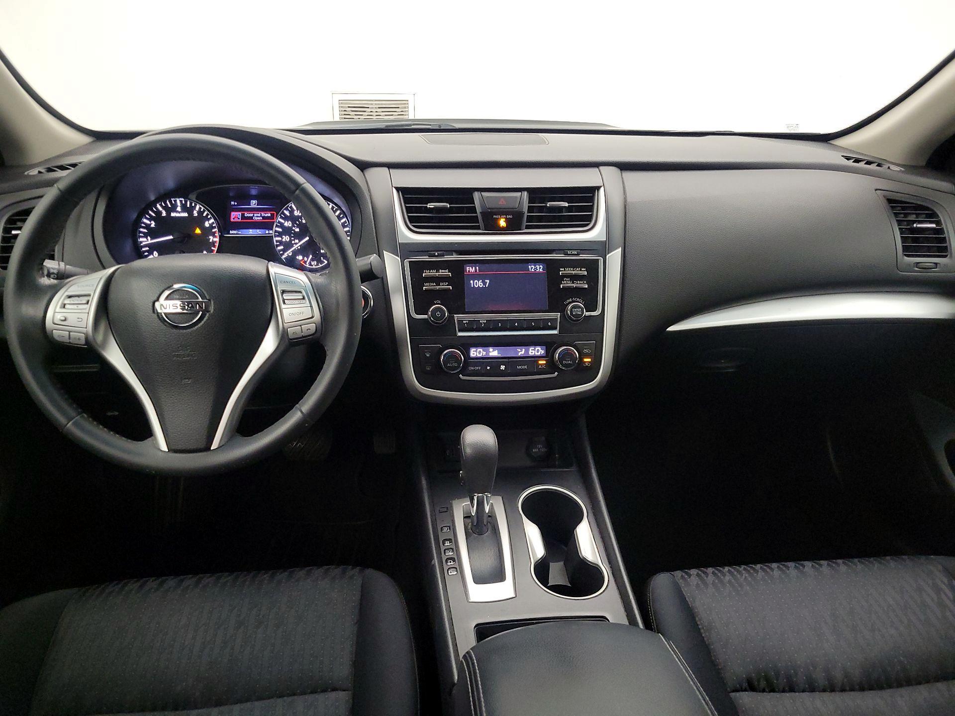 Thumbnail: 2017 Nissan Altima - 9