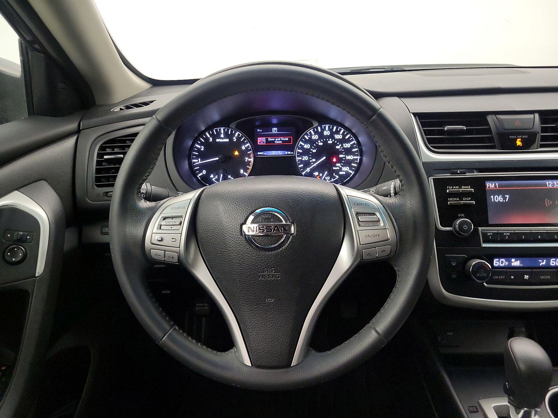 Thumbnail: 2017 Nissan Altima - 10