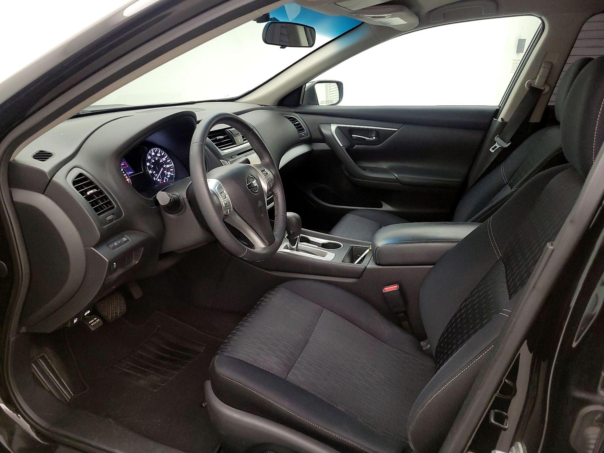 Thumbnail: 2017 Nissan Altima - 11