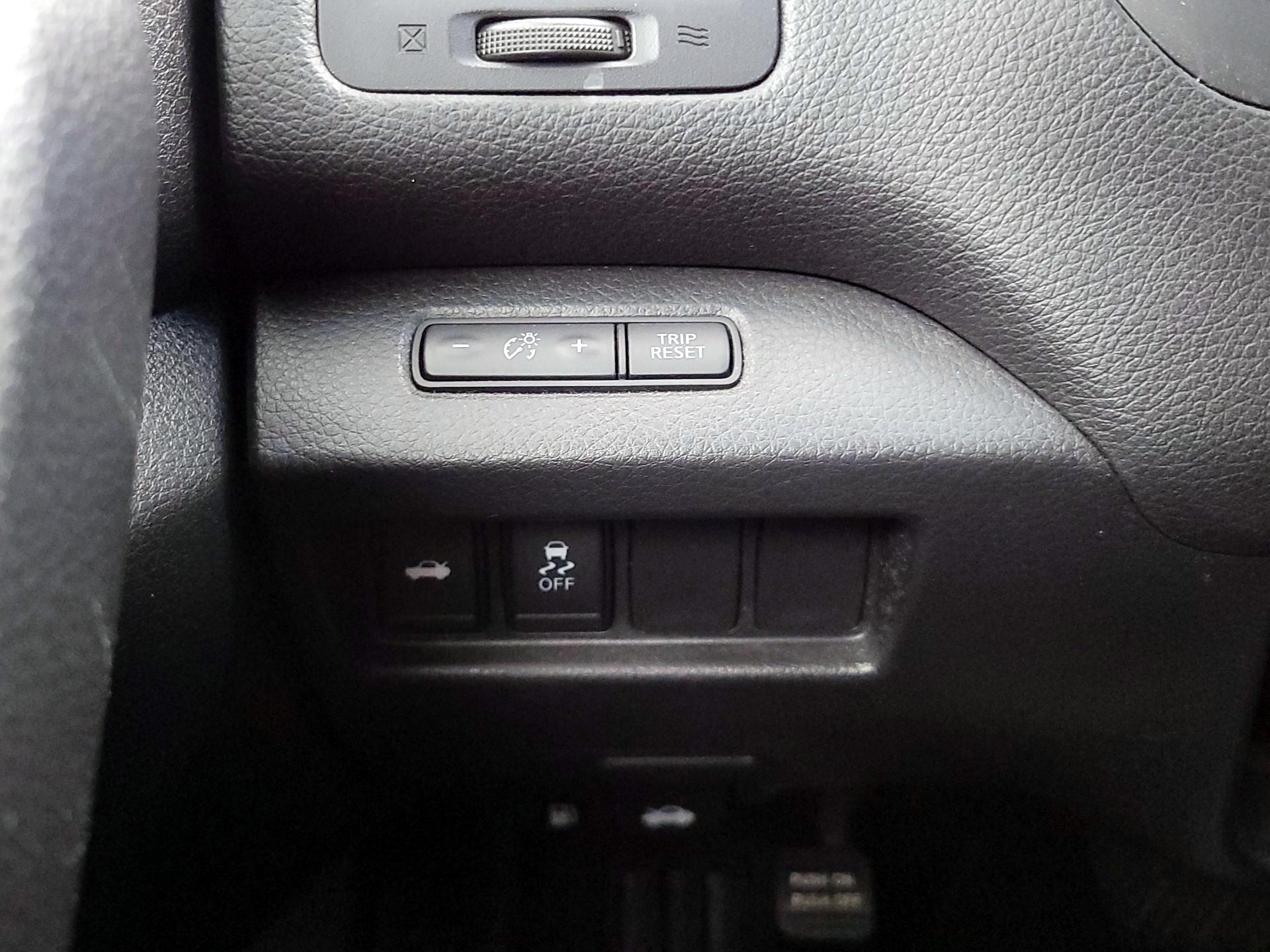 Thumbnail: 2017 Nissan Altima - 13