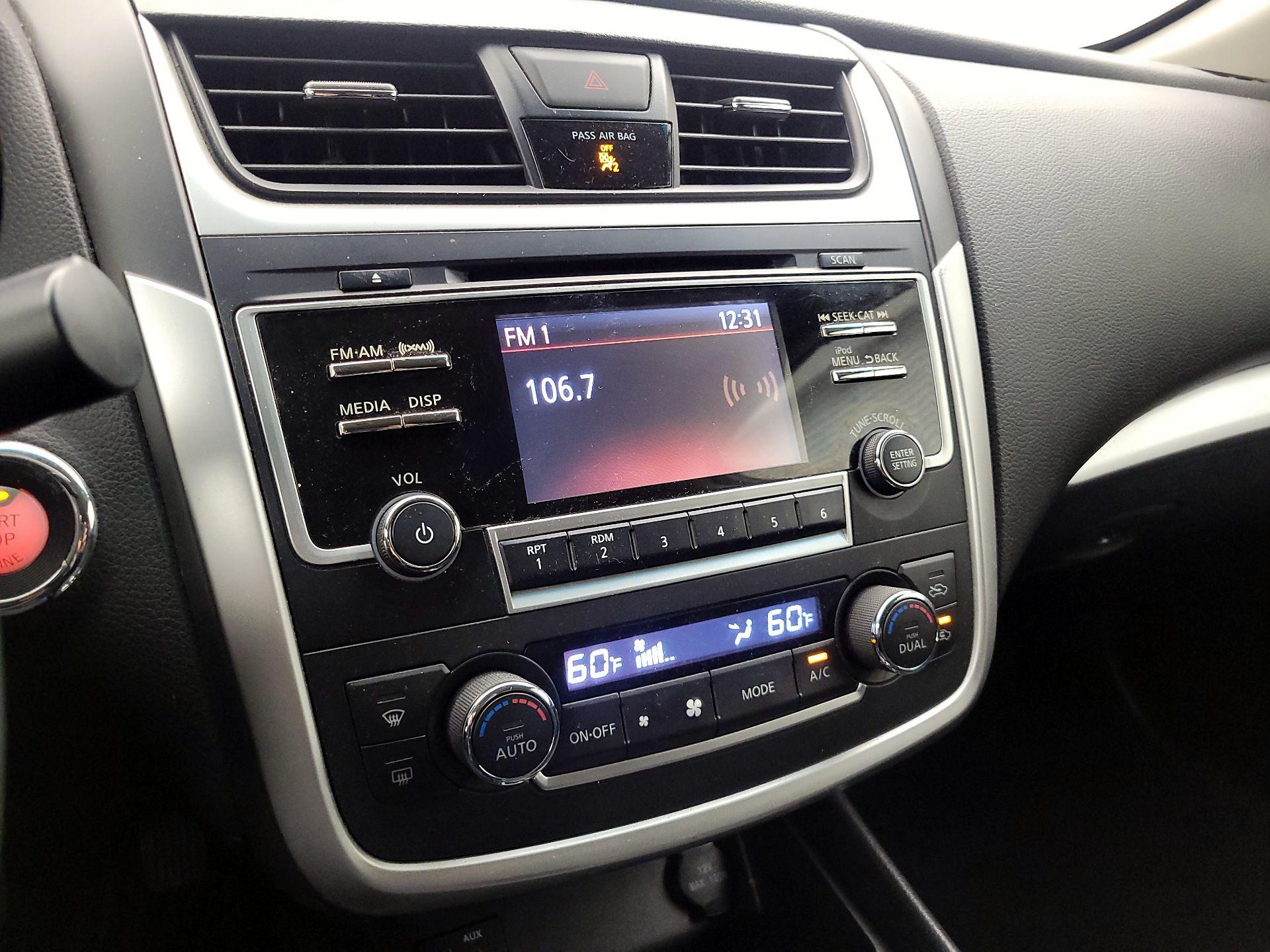 Thumbnail: 2017 Nissan Altima - 15