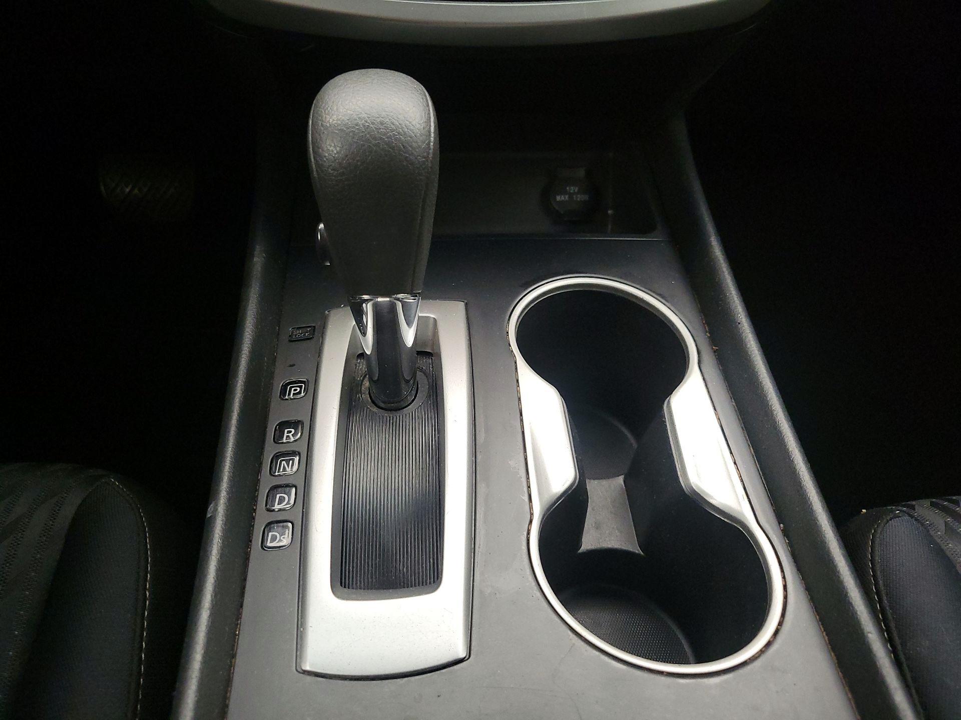 Thumbnail: 2017 Nissan Altima - 17