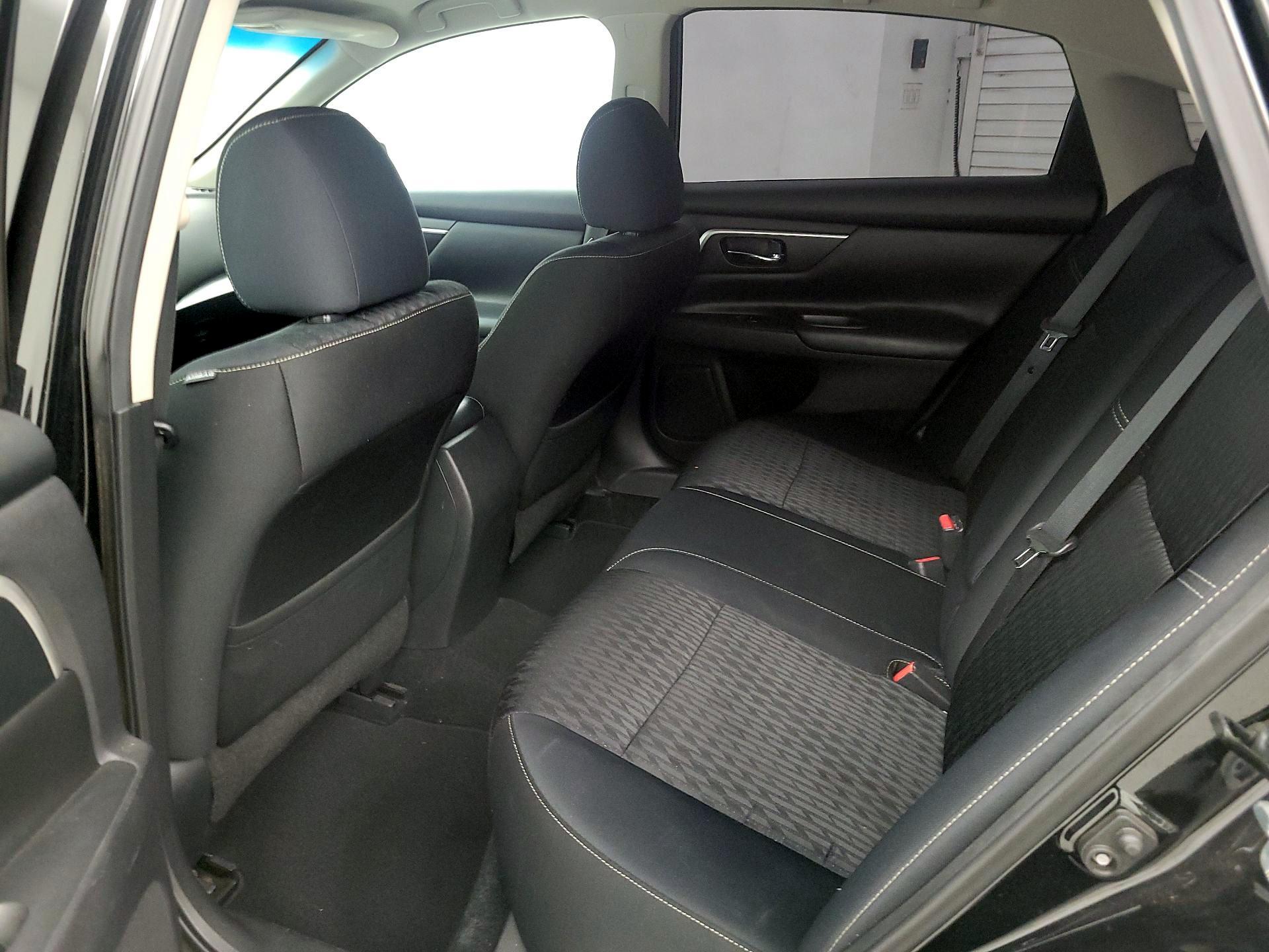 Thumbnail: 2017 Nissan Altima - 19