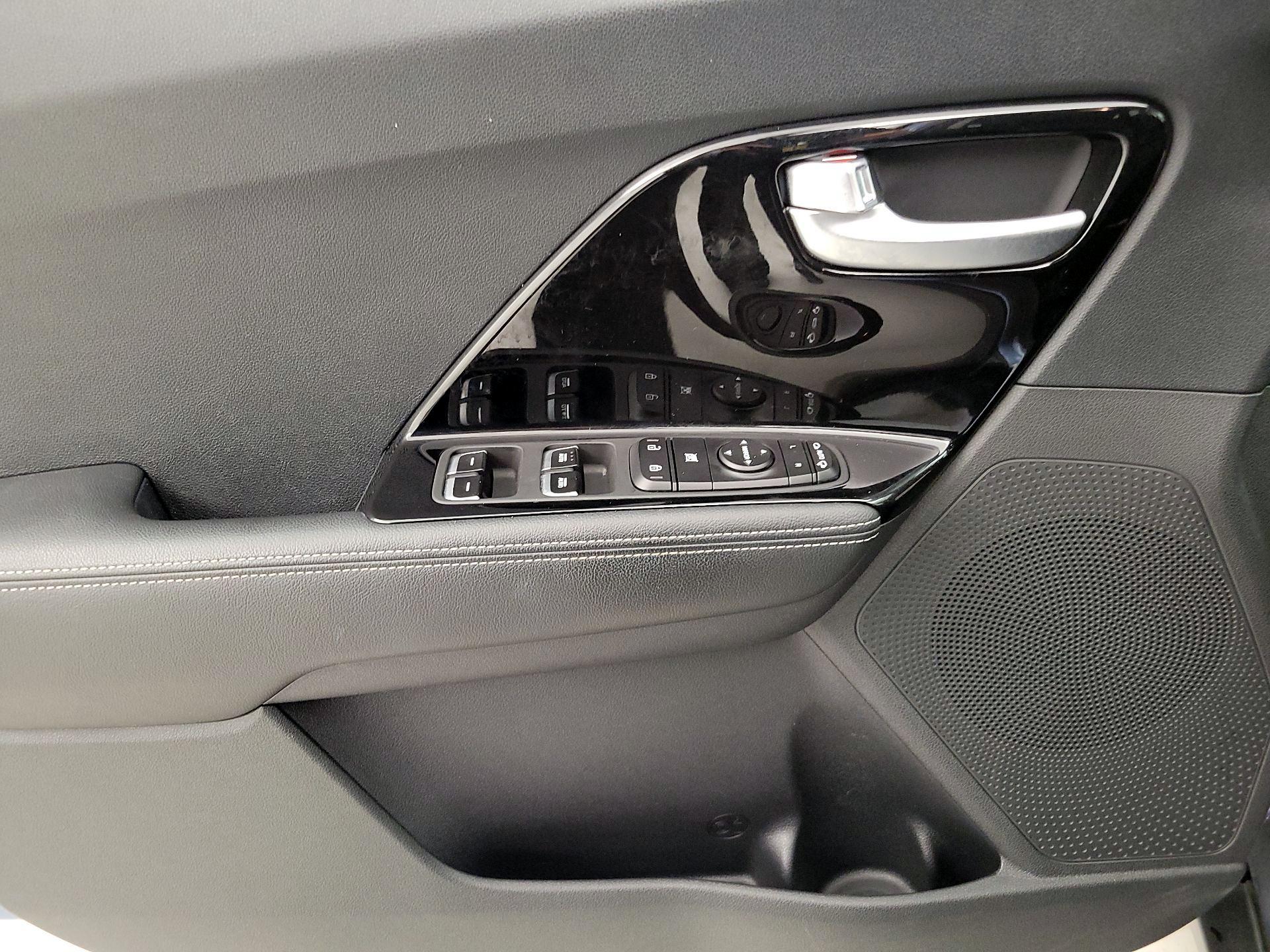 Thumbnail: 2022 Kia Niro - 12