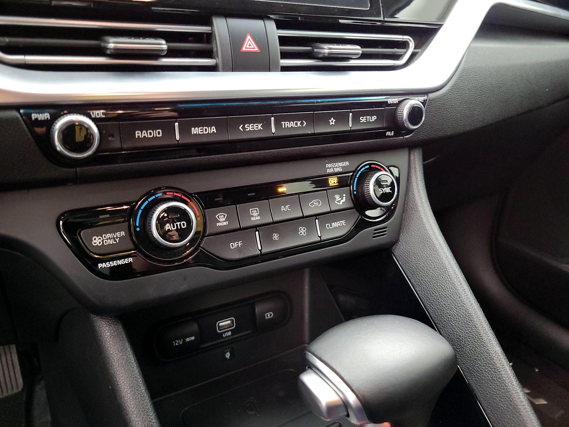 Thumbnail: 2022 Kia Niro - 16