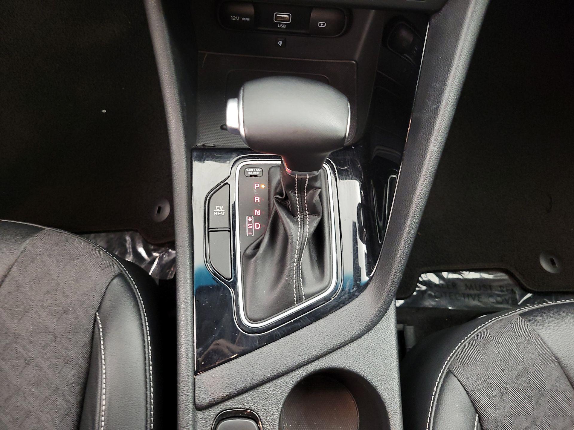 Thumbnail: 2022 Kia Niro - 17