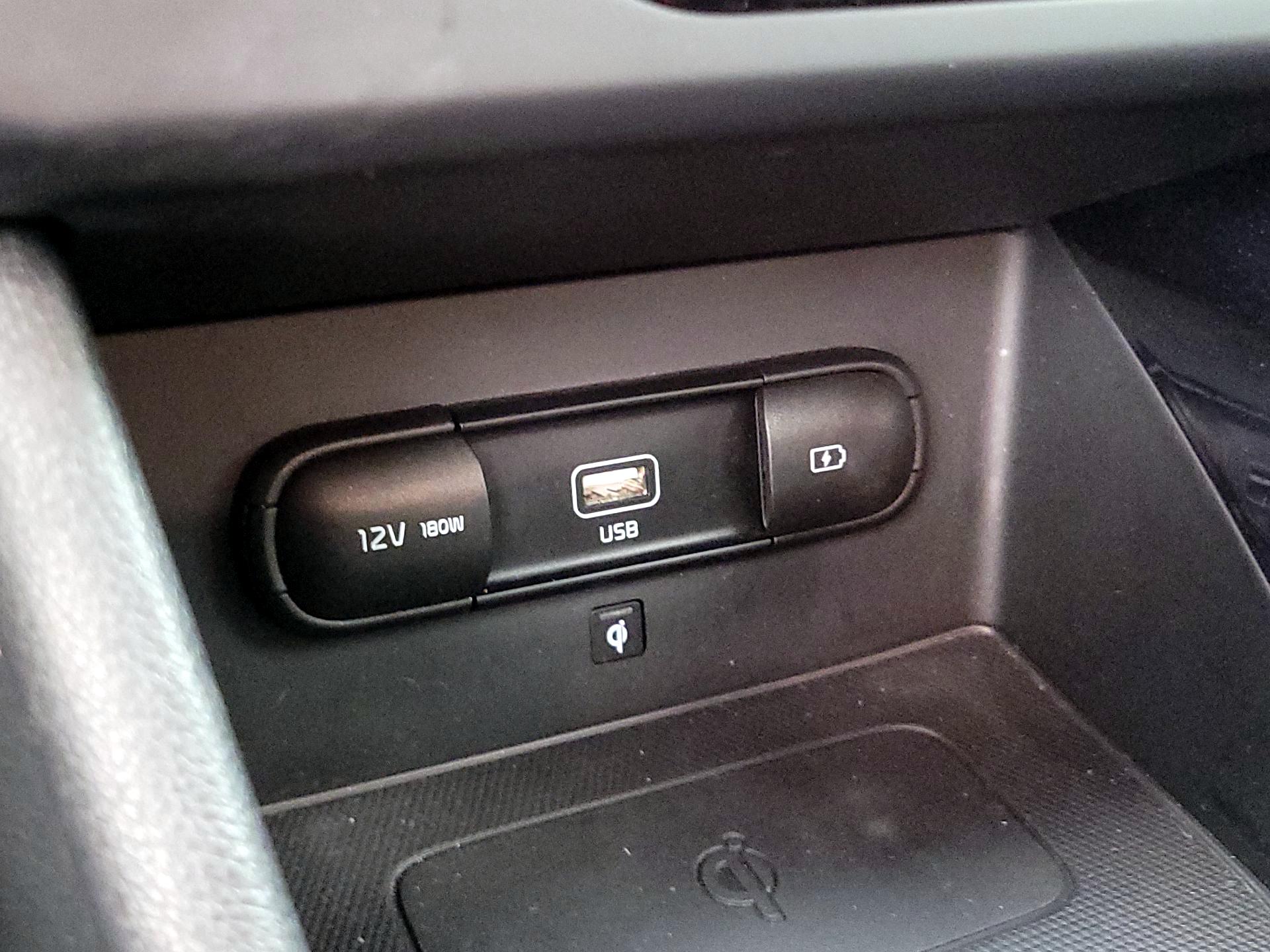 Thumbnail: 2022 Kia Niro - 18