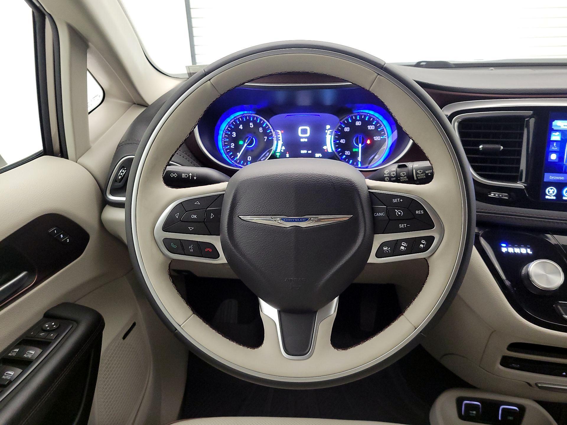 Thumbnail: 2017 Chrysler Pacifica - 10