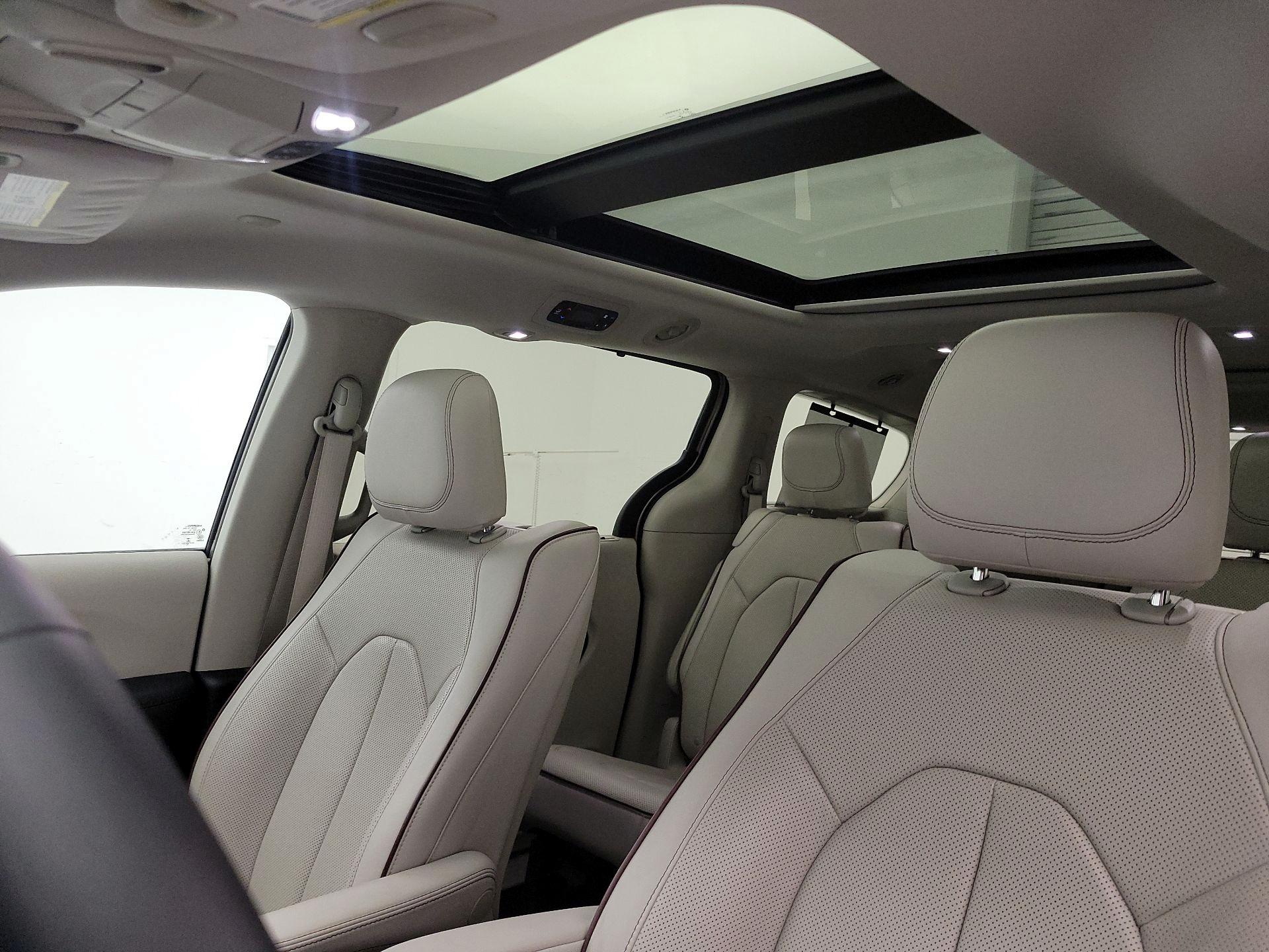 Thumbnail: 2017 Chrysler Pacifica - 19