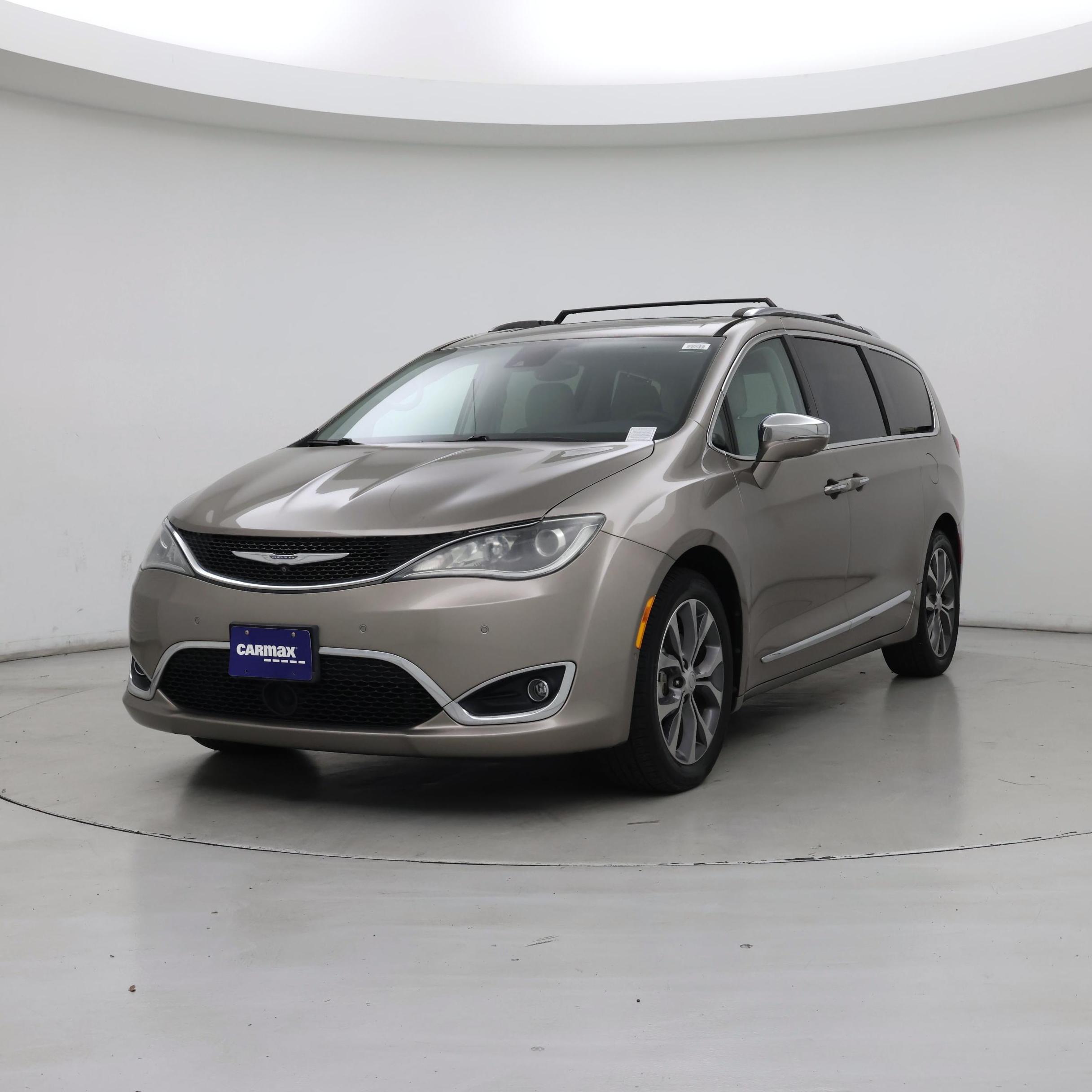 Thumbnail: 2017 Chrysler Pacifica - 4