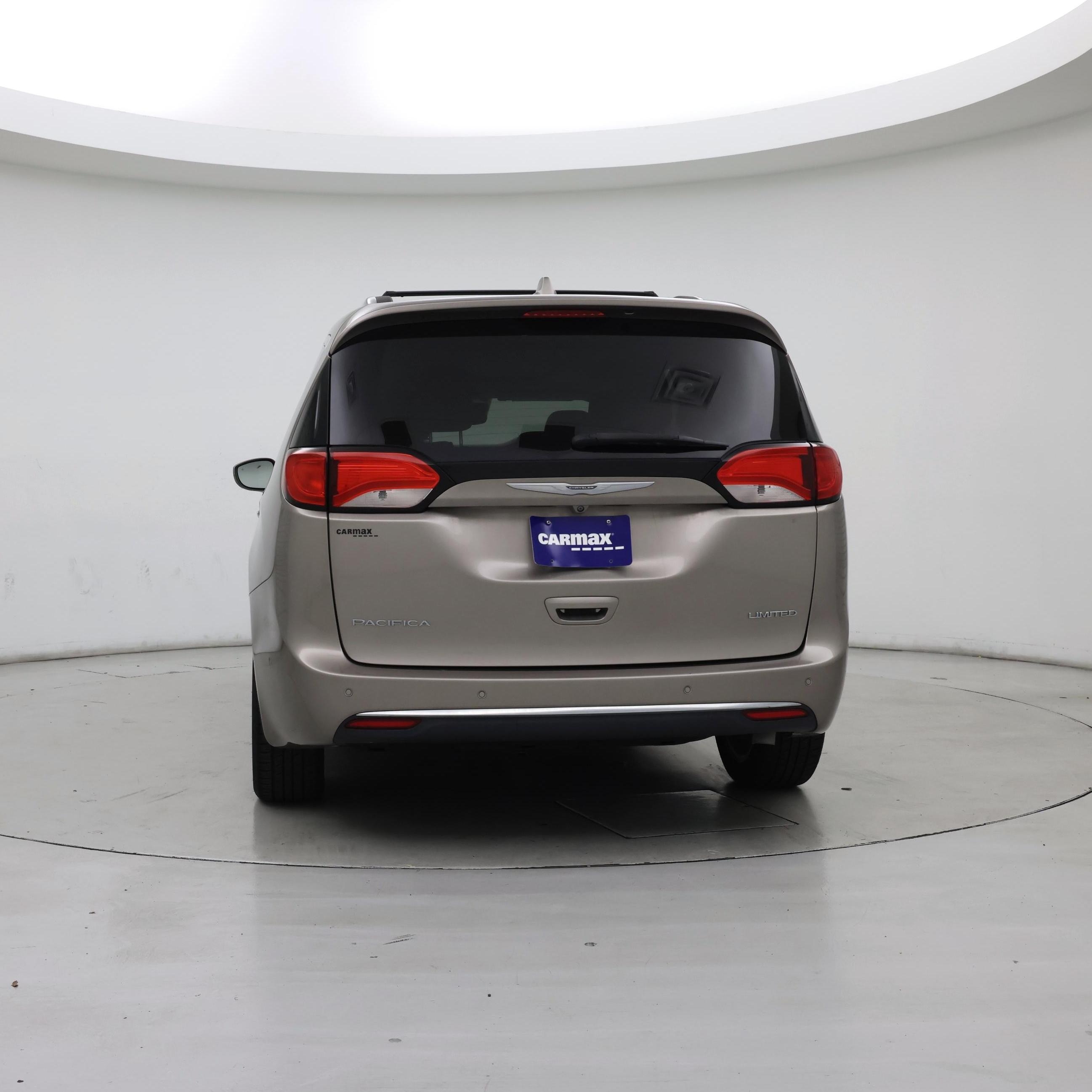 Thumbnail: 2017 Chrysler Pacifica - 6