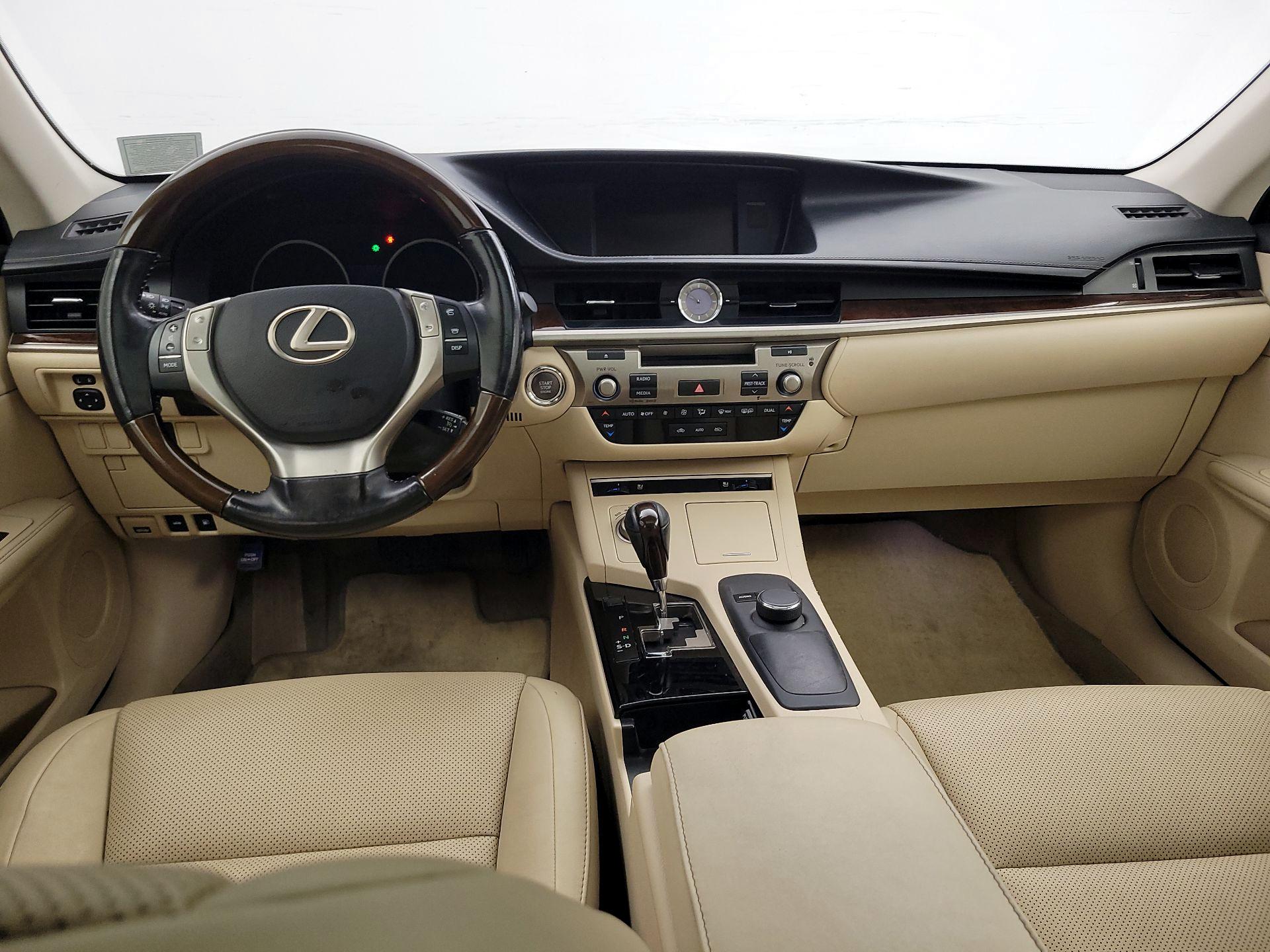 Thumbnail: 2015 Lexus ES - 9