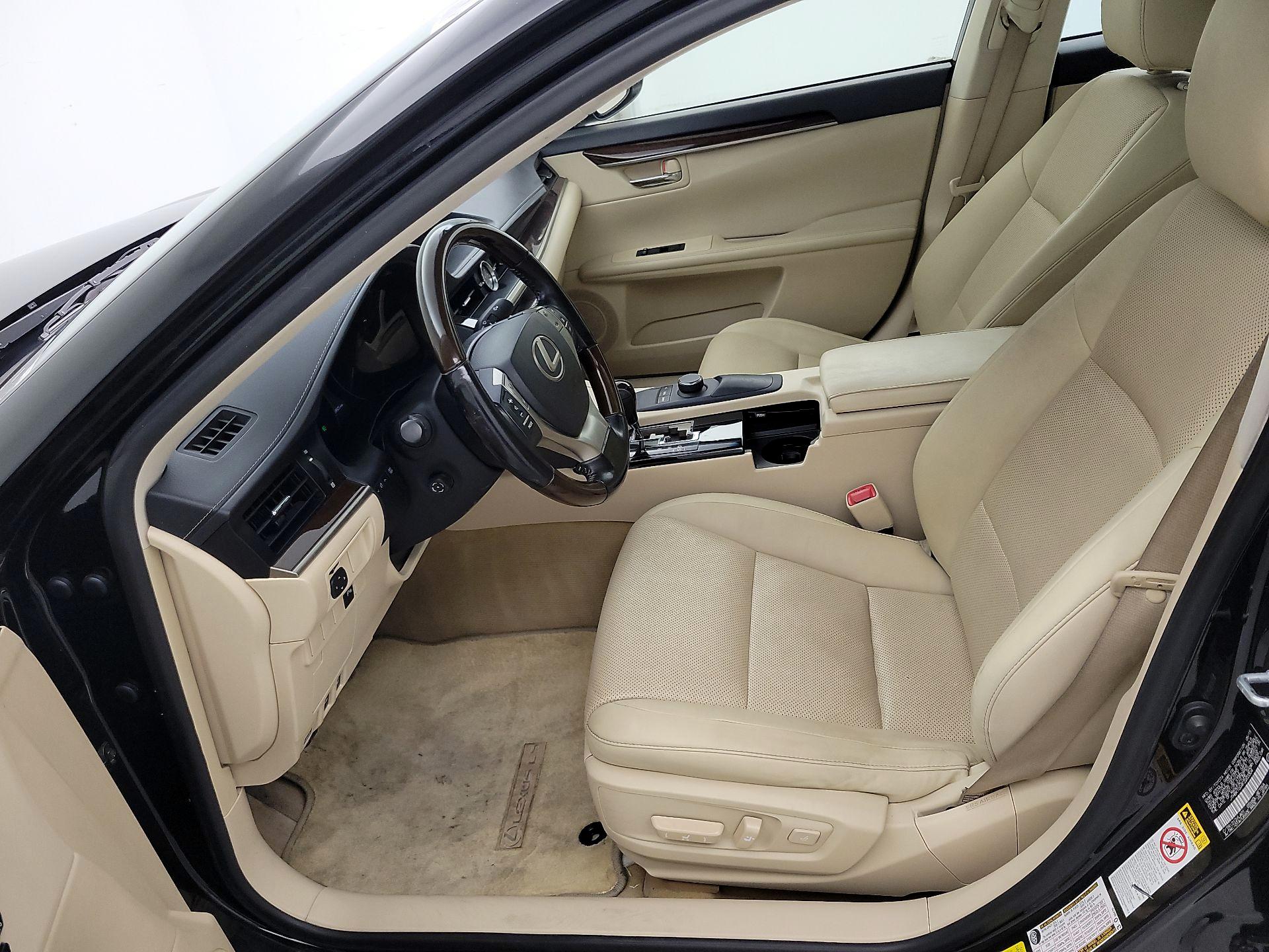 Thumbnail: 2015 Lexus ES - 11