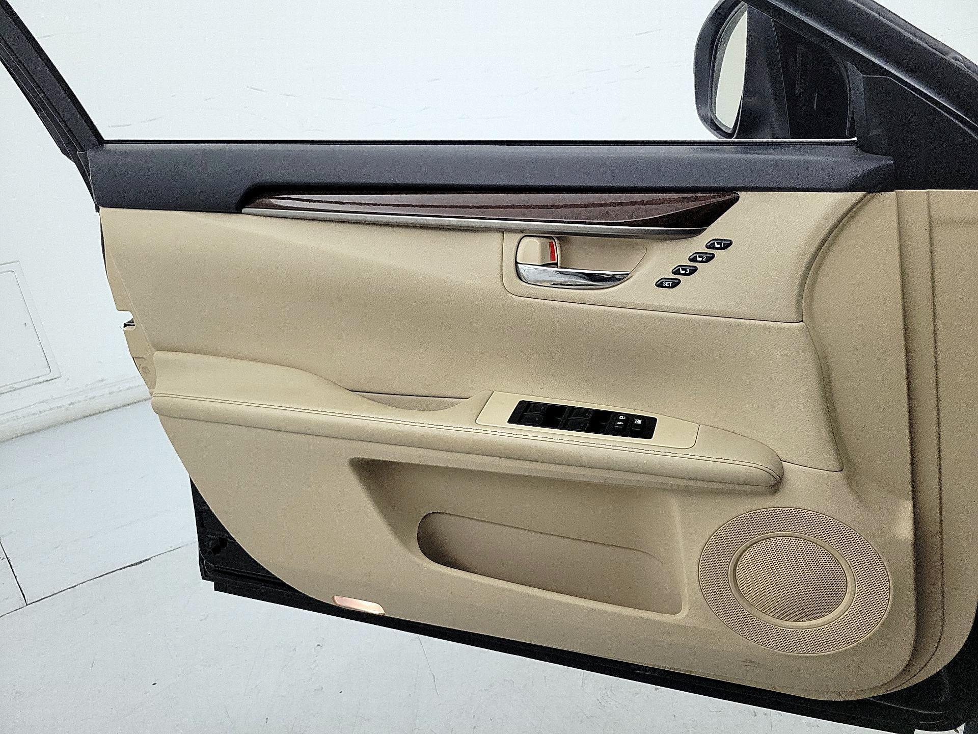 Thumbnail: 2015 Lexus ES - 12