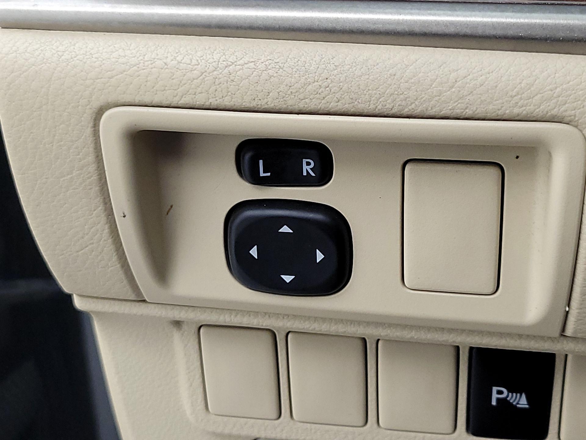 Thumbnail: 2015 Lexus ES - 13