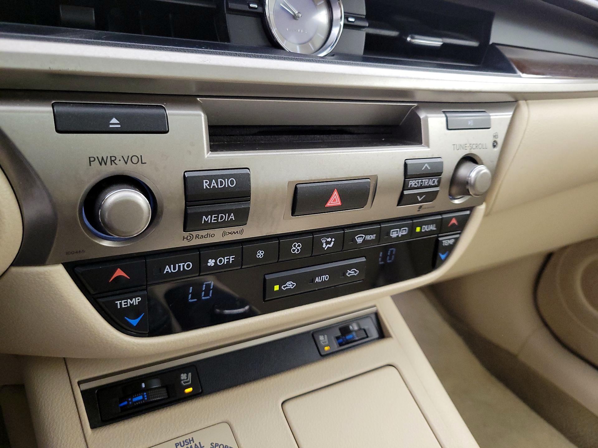 Thumbnail: 2015 Lexus ES - 16