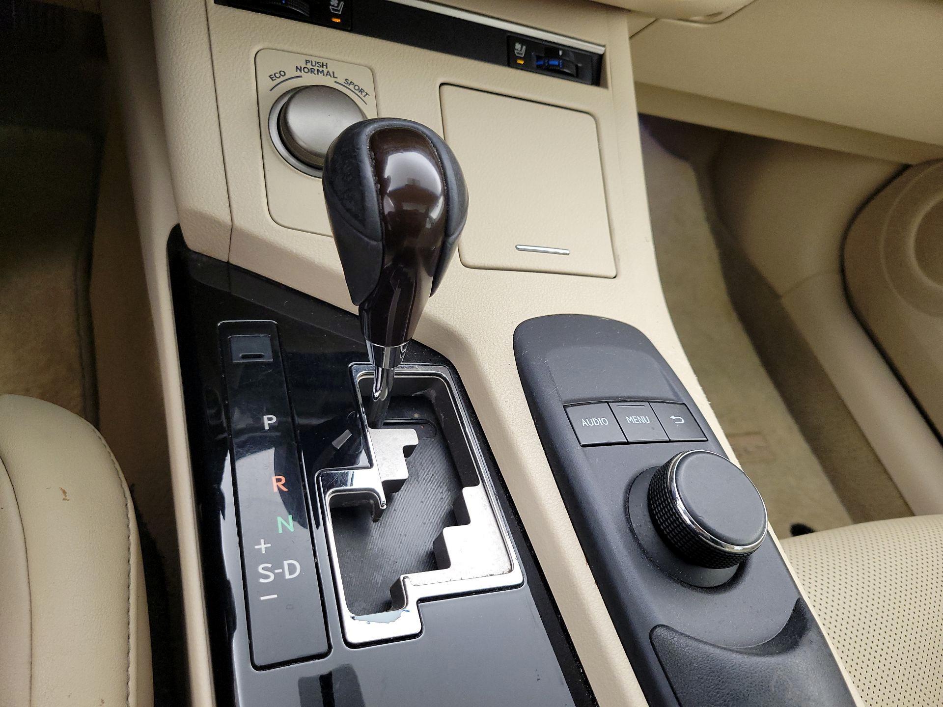 Thumbnail: 2015 Lexus ES - 17