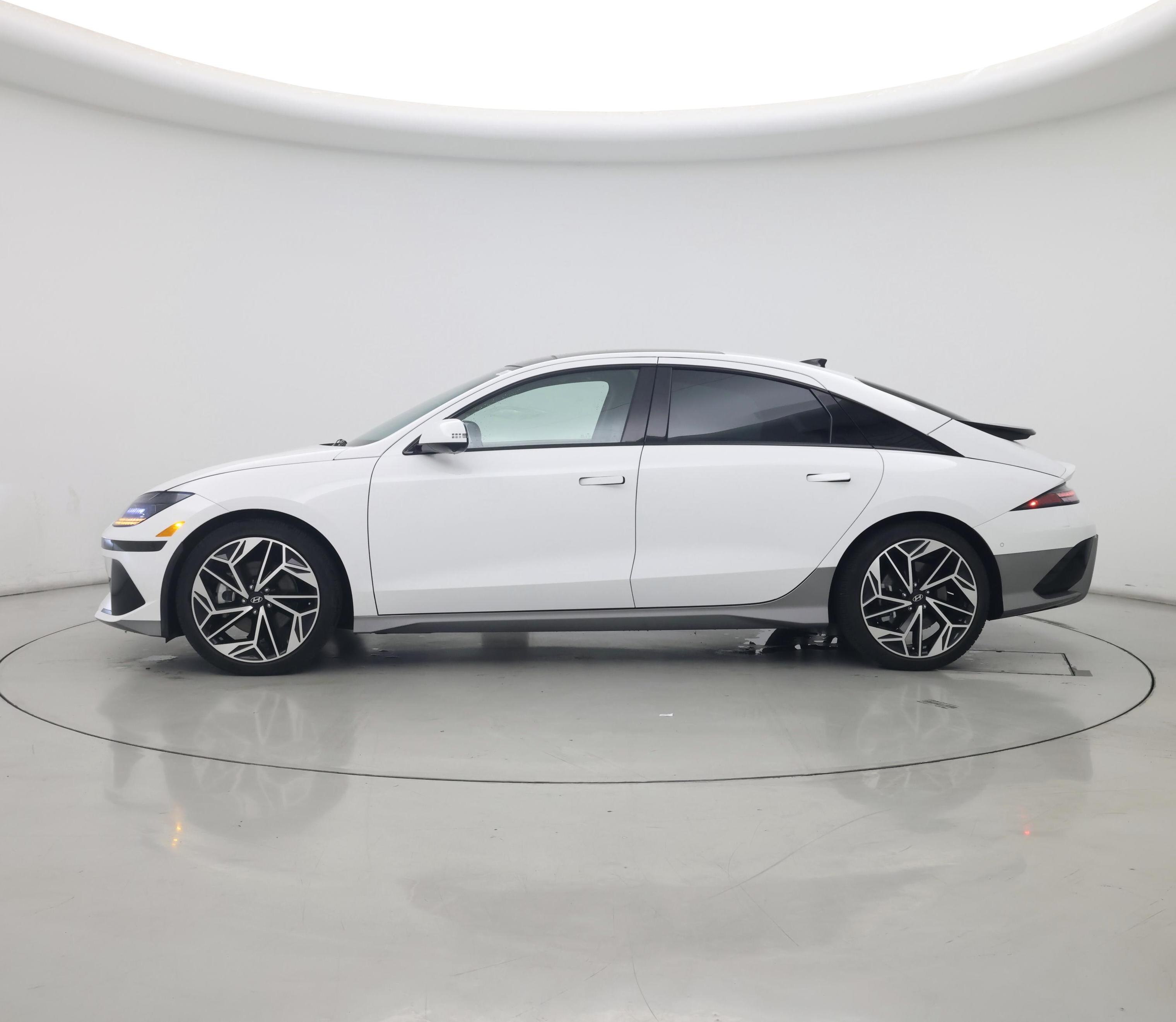 Thumbnail: 2023 Hyundai Ioniq 6 - 3