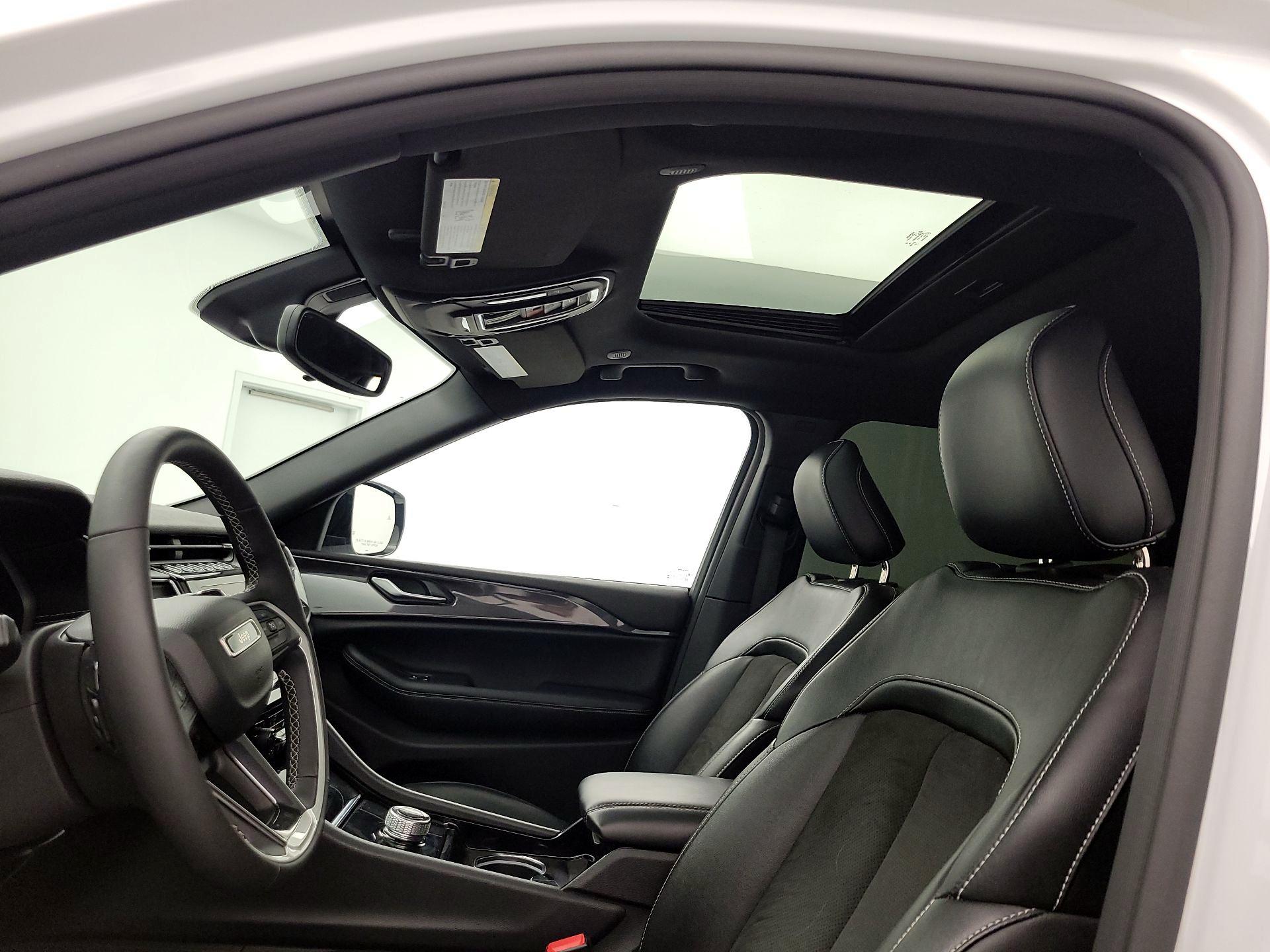 Thumbnail: 2023 Jeep Grand Cherokee - 19