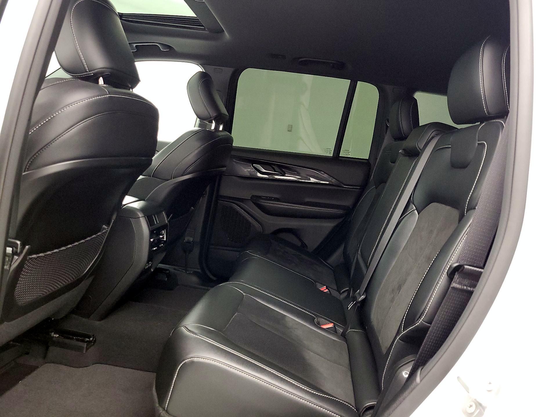 Thumbnail: 2023 Jeep Grand Cherokee - 20