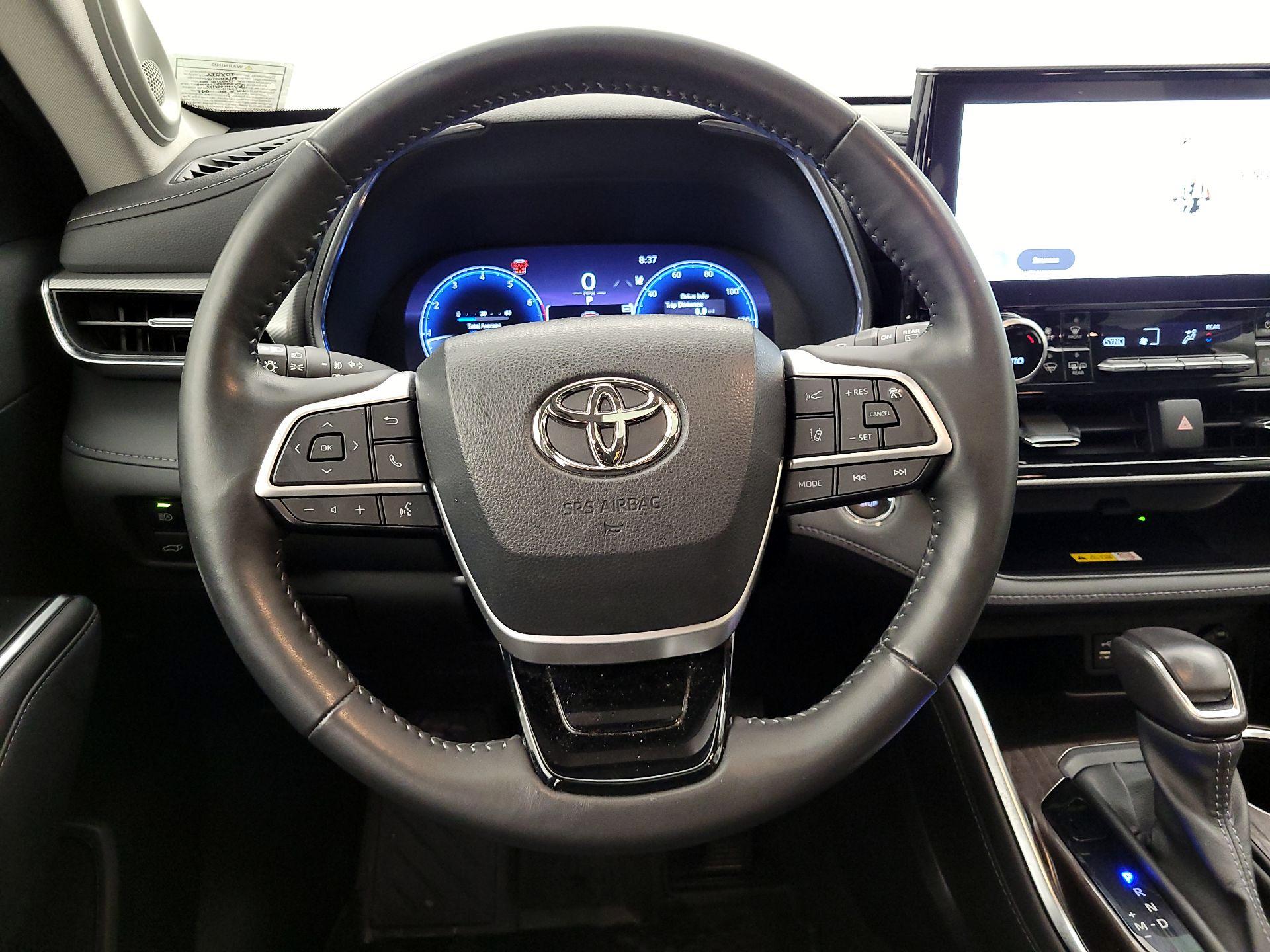 Thumbnail: 2023 Toyota Highlander - 10