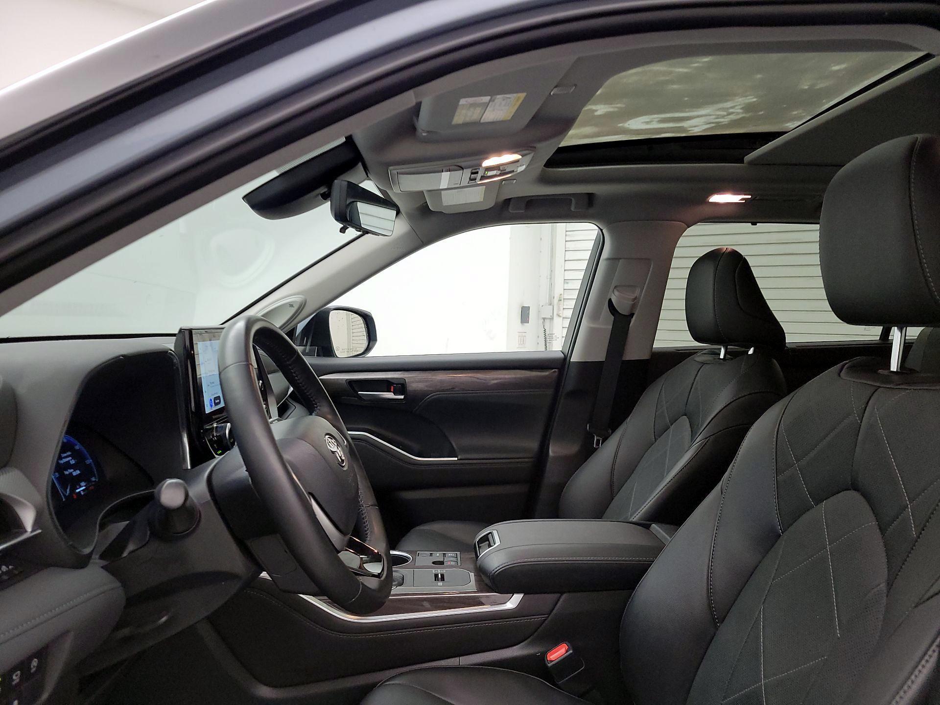 Thumbnail: 2023 Toyota Highlander - 19