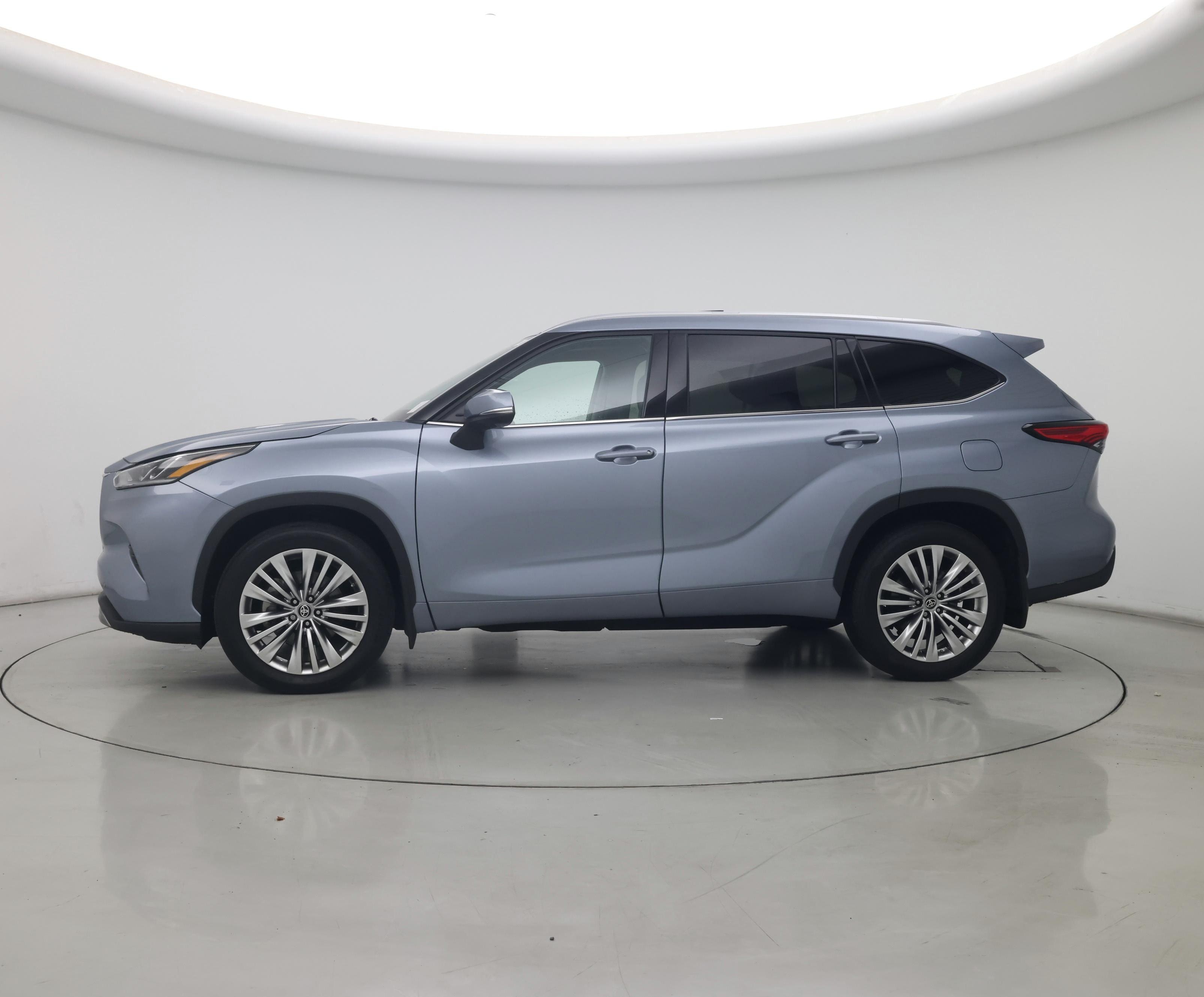 Thumbnail: 2023 Toyota Highlander - 3