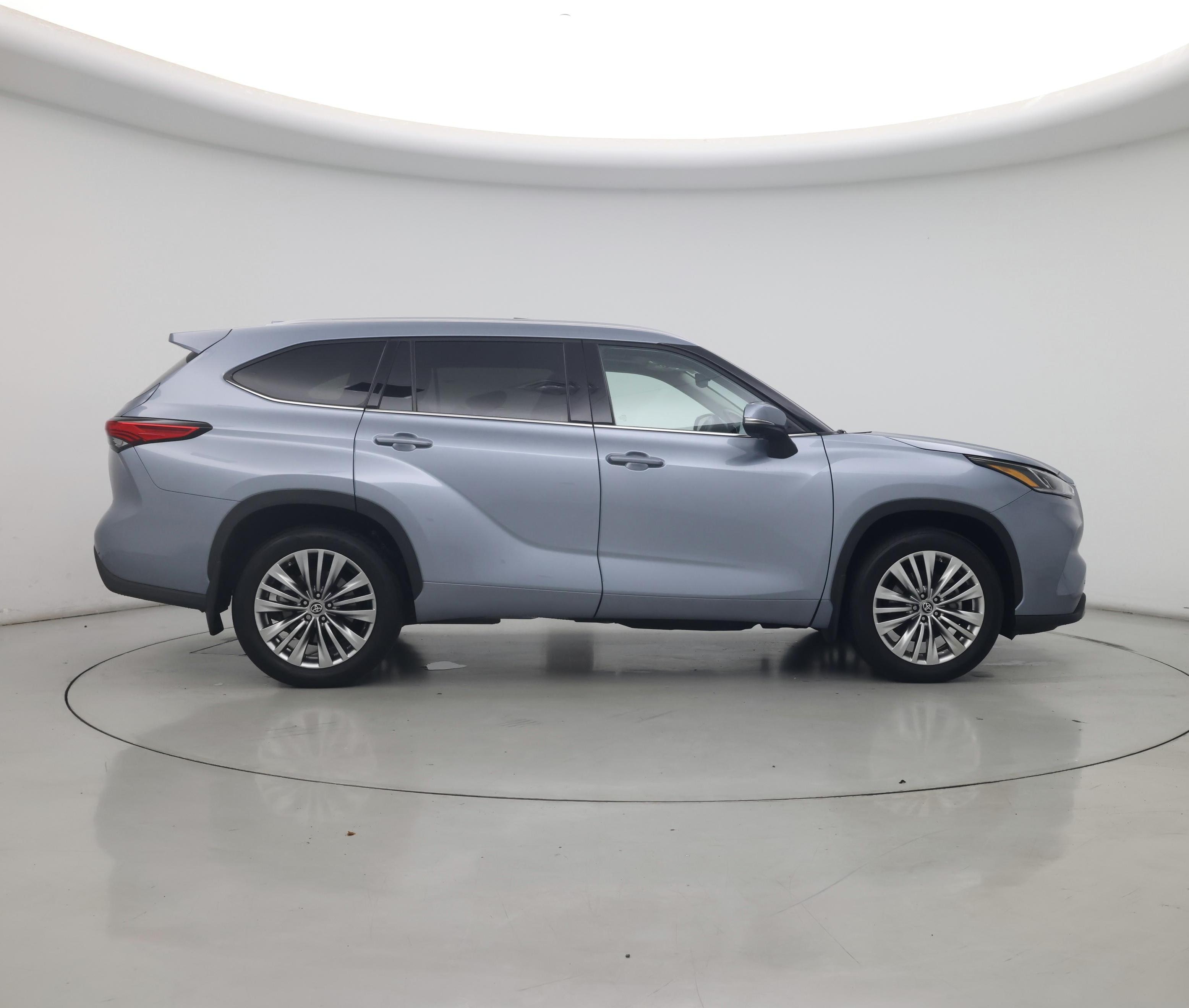 Thumbnail: 2023 Toyota Highlander - 7