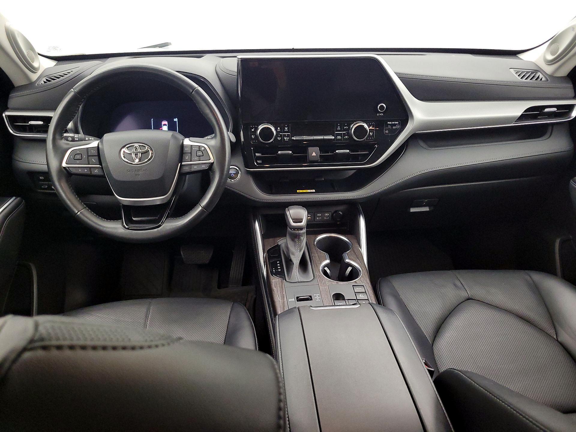 Thumbnail: 2023 Toyota Highlander - 9