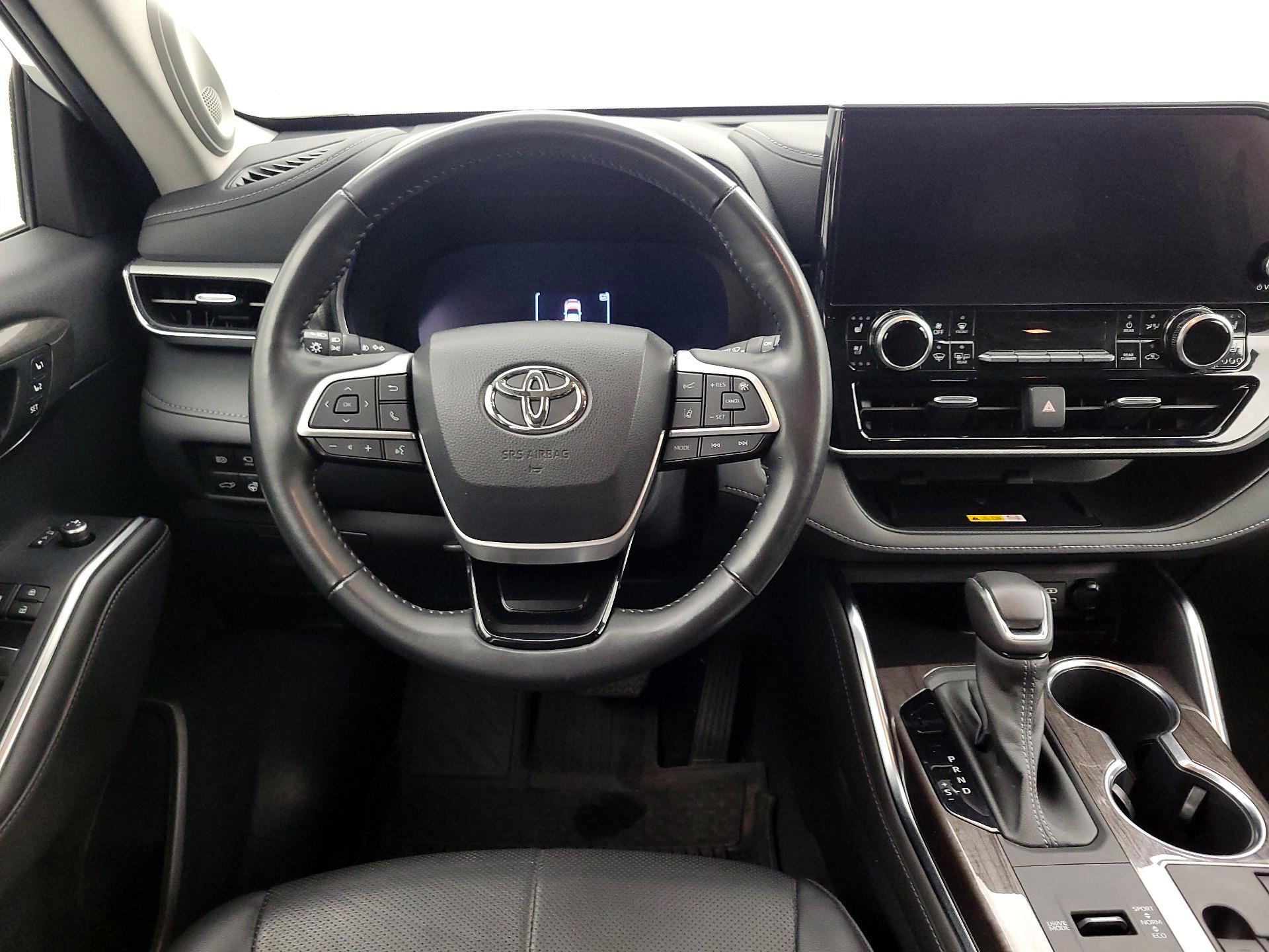 Thumbnail: 2023 Toyota Highlander - 10