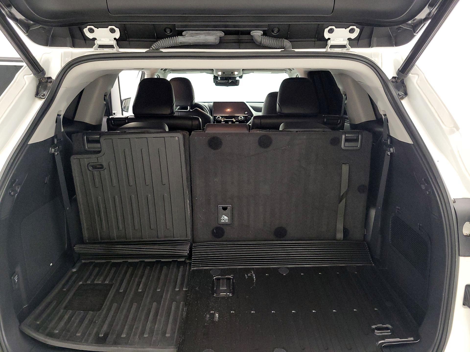 Thumbnail: 2023 Toyota Highlander - 20