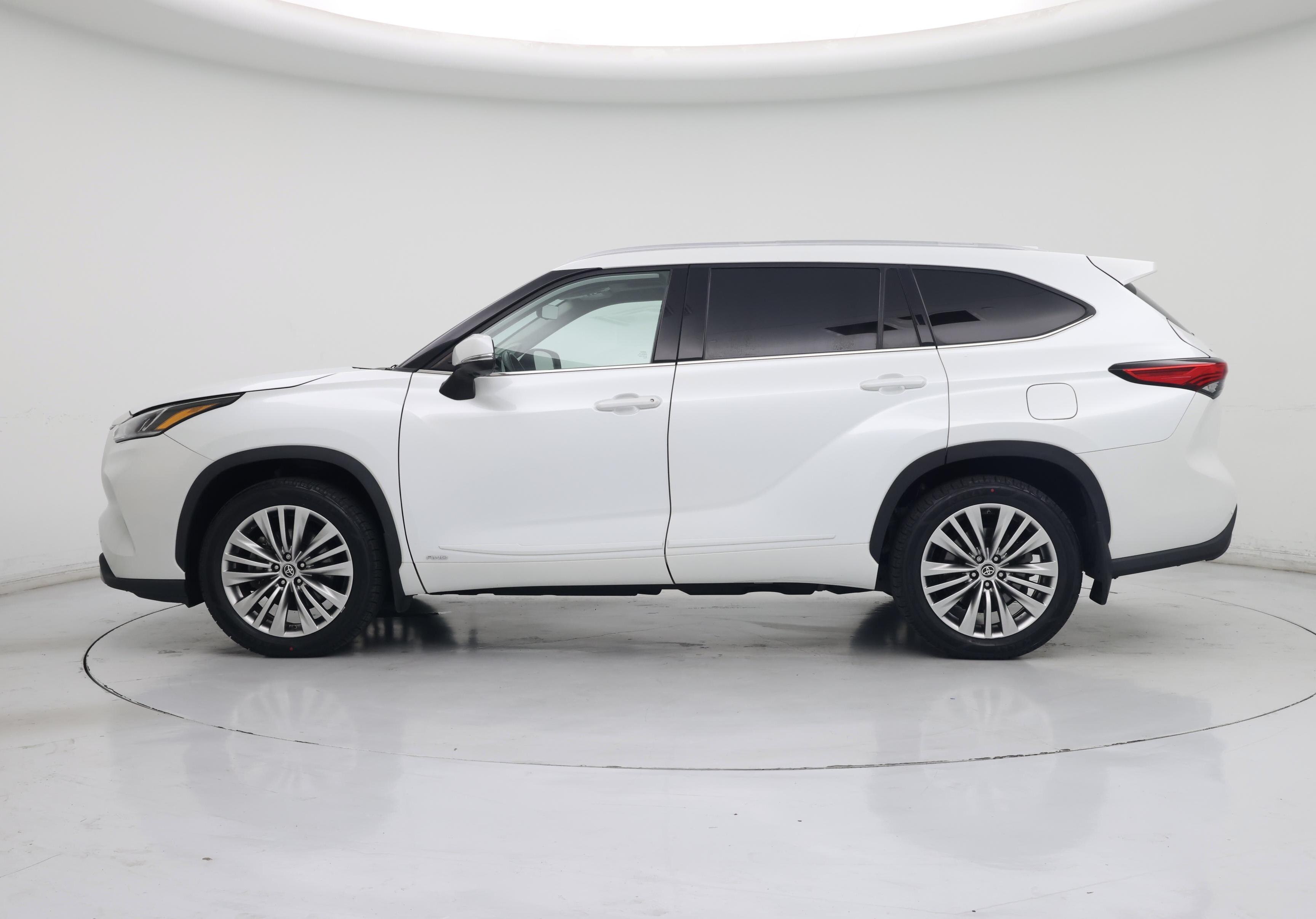 Thumbnail: 2023 Toyota Highlander - 3