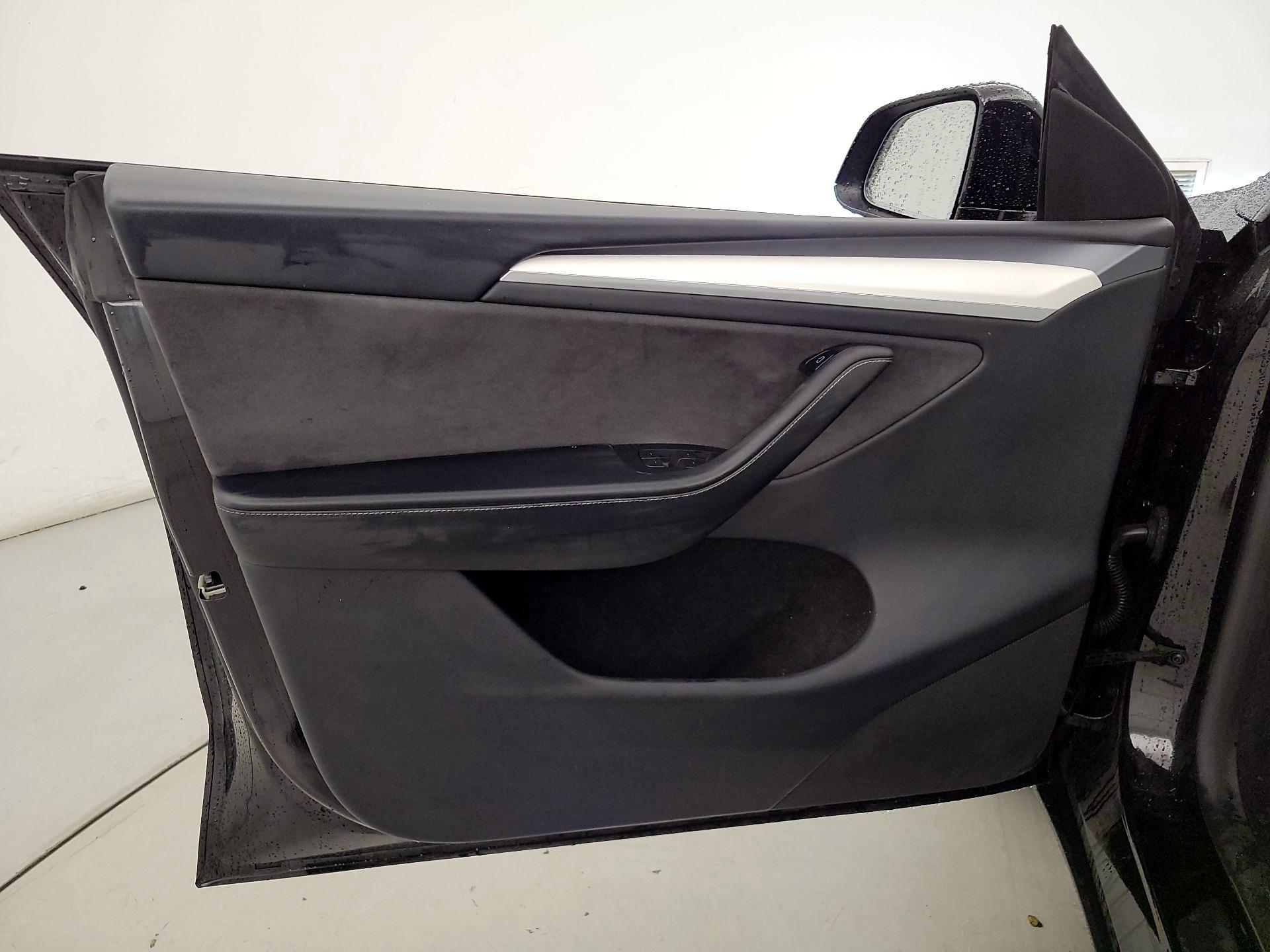 Thumbnail: 2023 Tesla Model Y - 12