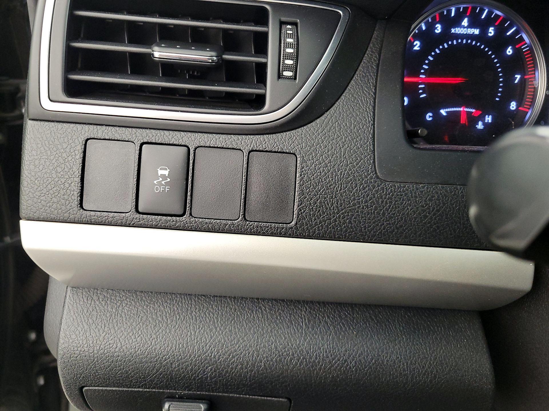 Thumbnail: 2017 Toyota Camry - 13