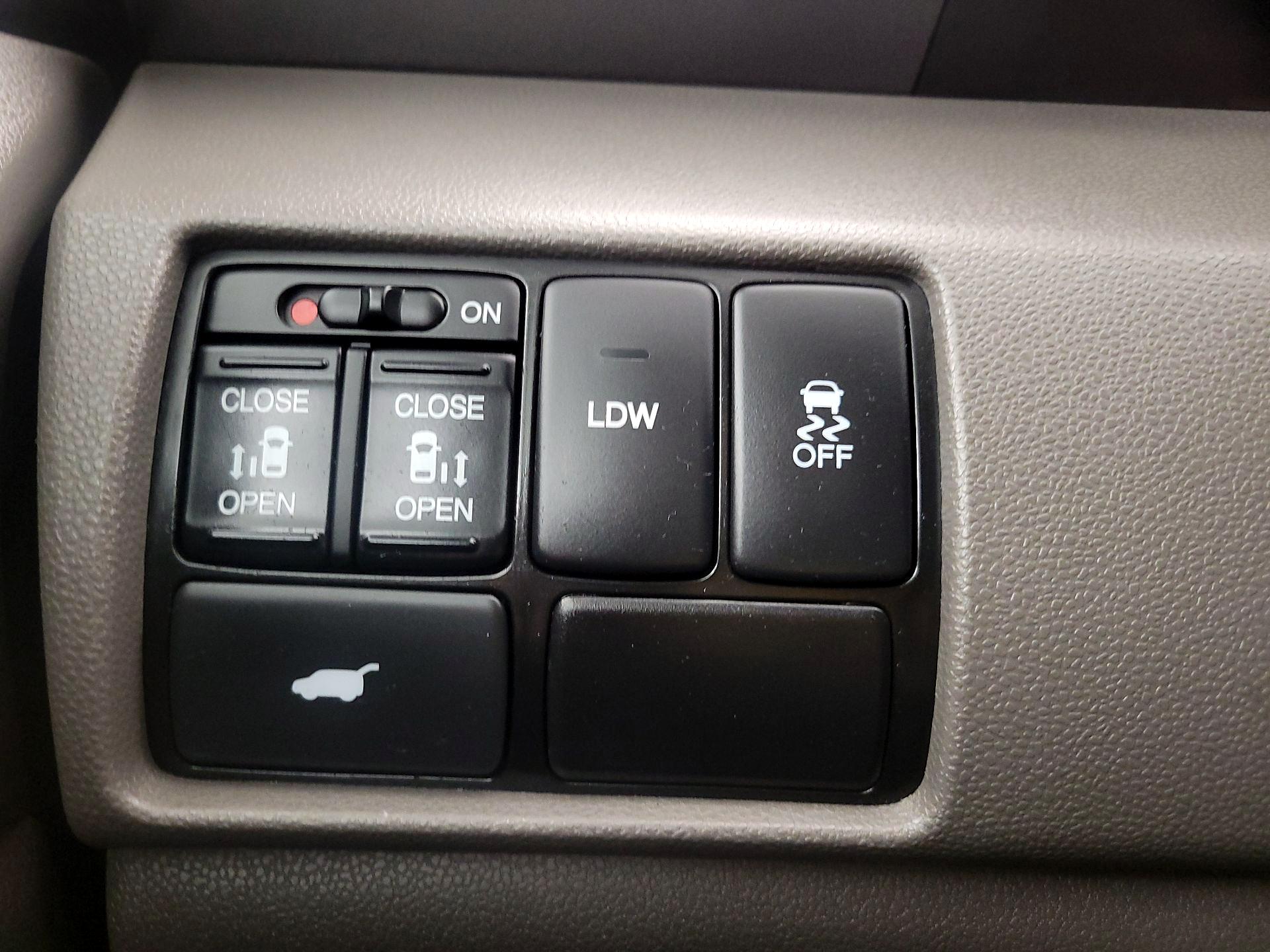 Thumbnail: 2017 Honda Odyssey - 13