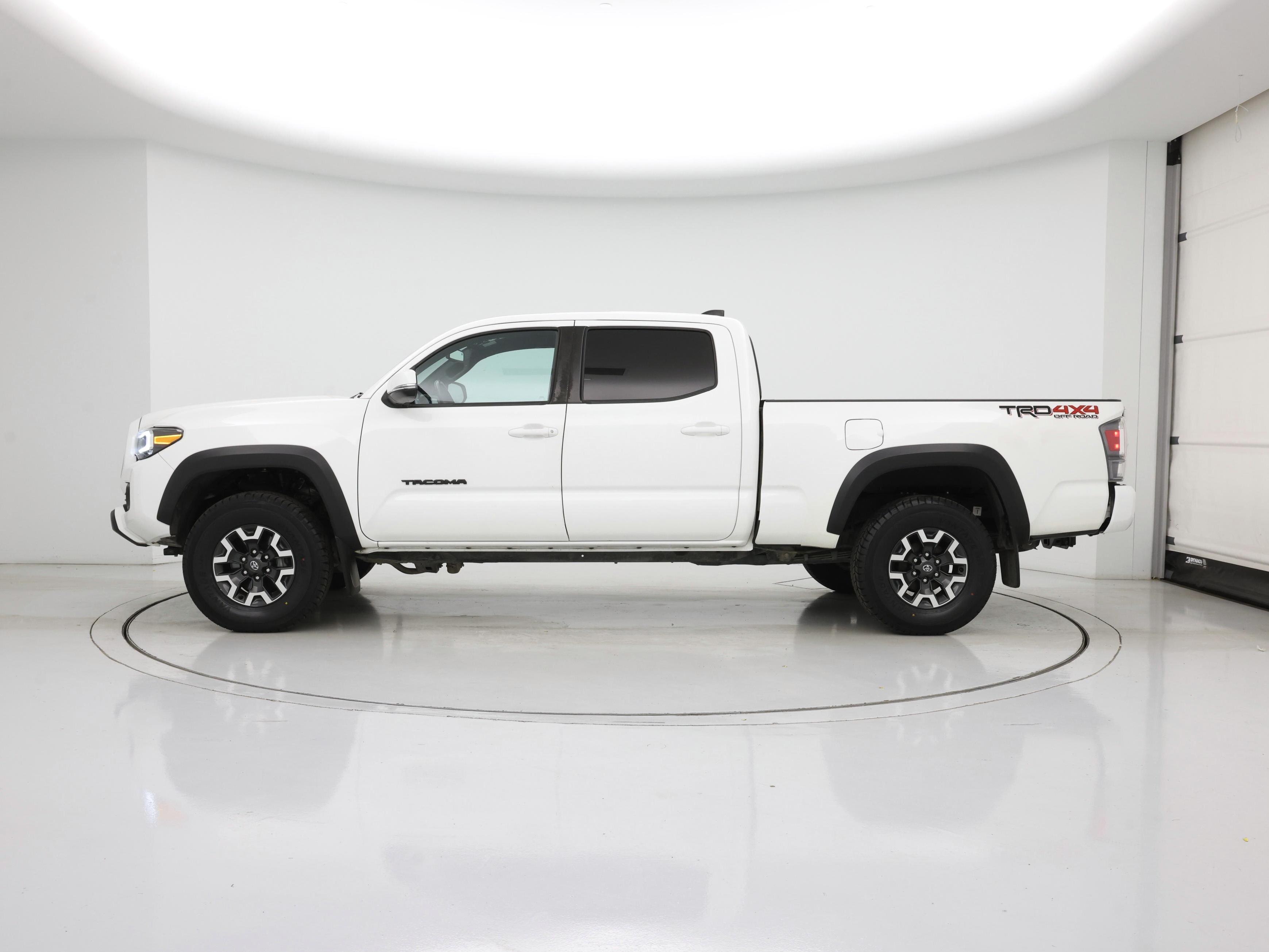 Thumbnail: 2021 Toyota Tacoma - 3