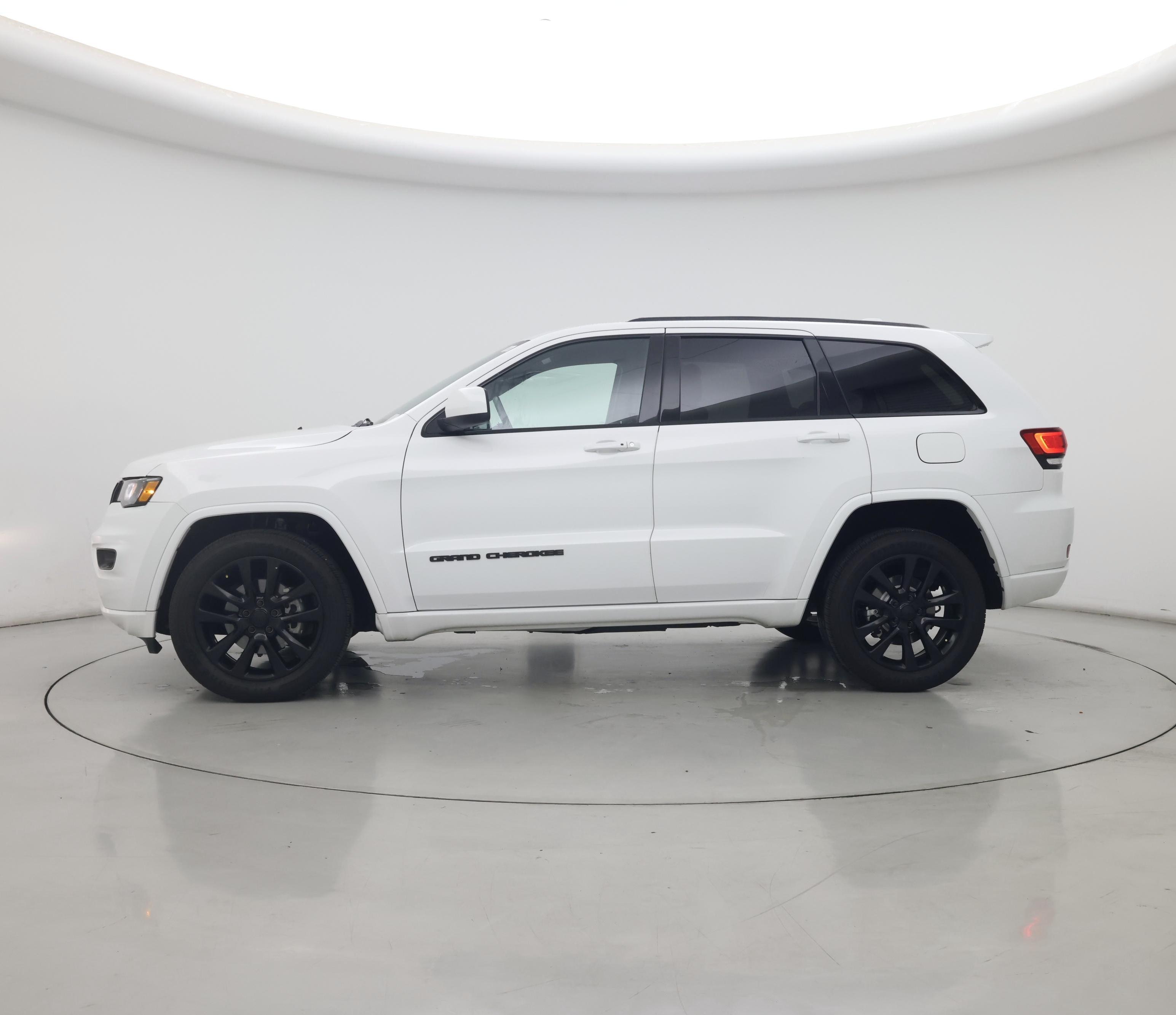 Thumbnail: 2018 Jeep Grand Cherokee - 3