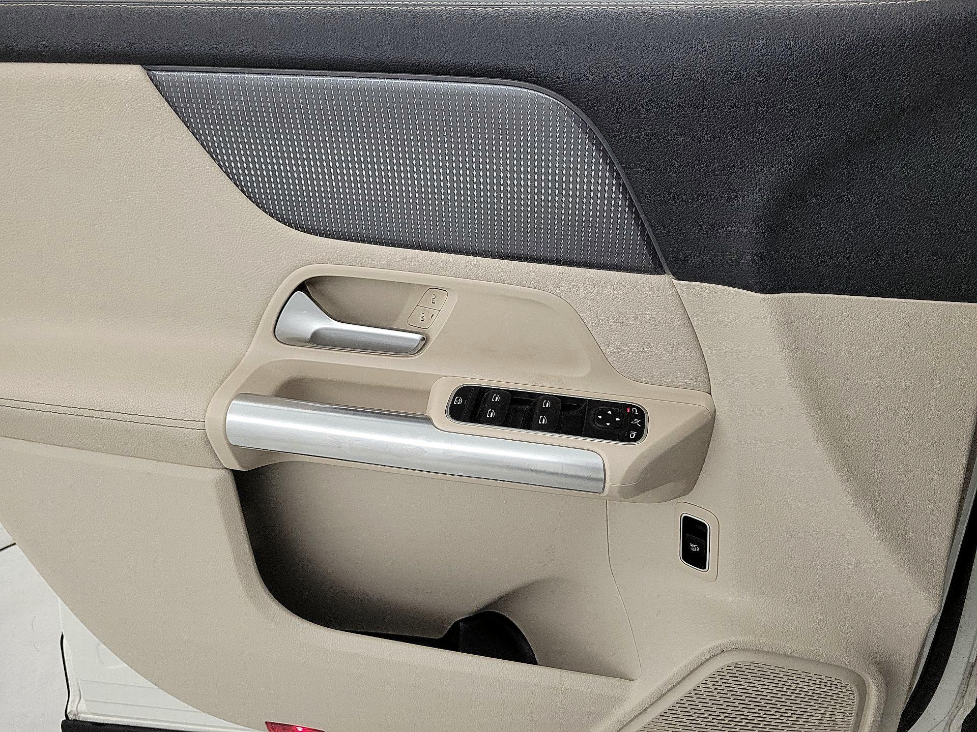 Thumbnail: 2022 Mercedes-Benz GLA - 12