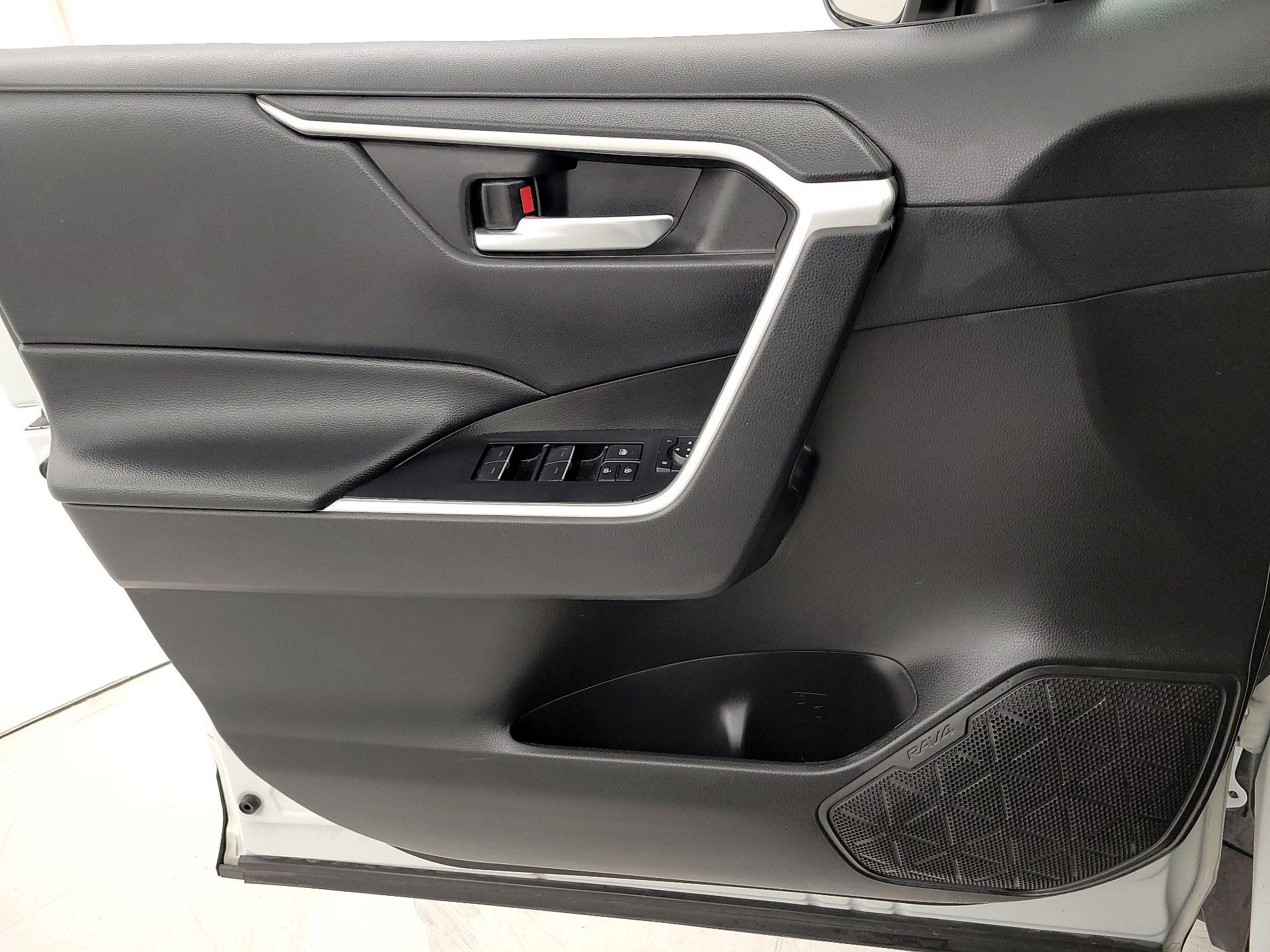 Thumbnail: 2022 Toyota RAV4 - 12