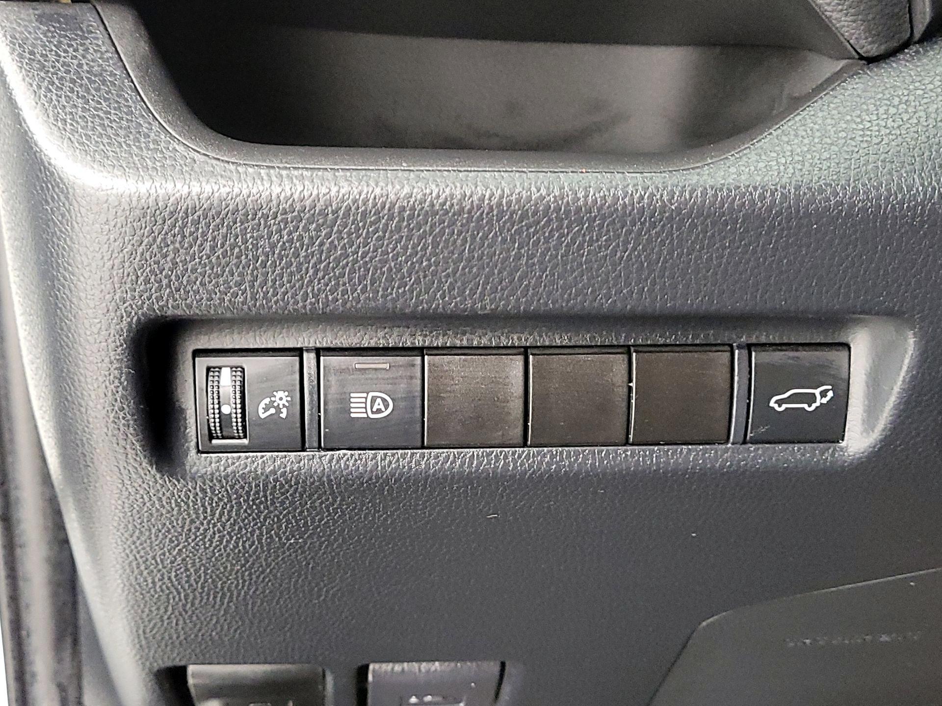 Thumbnail: 2022 Toyota RAV4 - 13