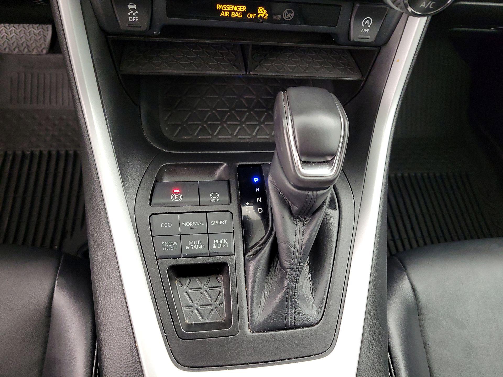 Thumbnail: 2022 Toyota RAV4 - 17