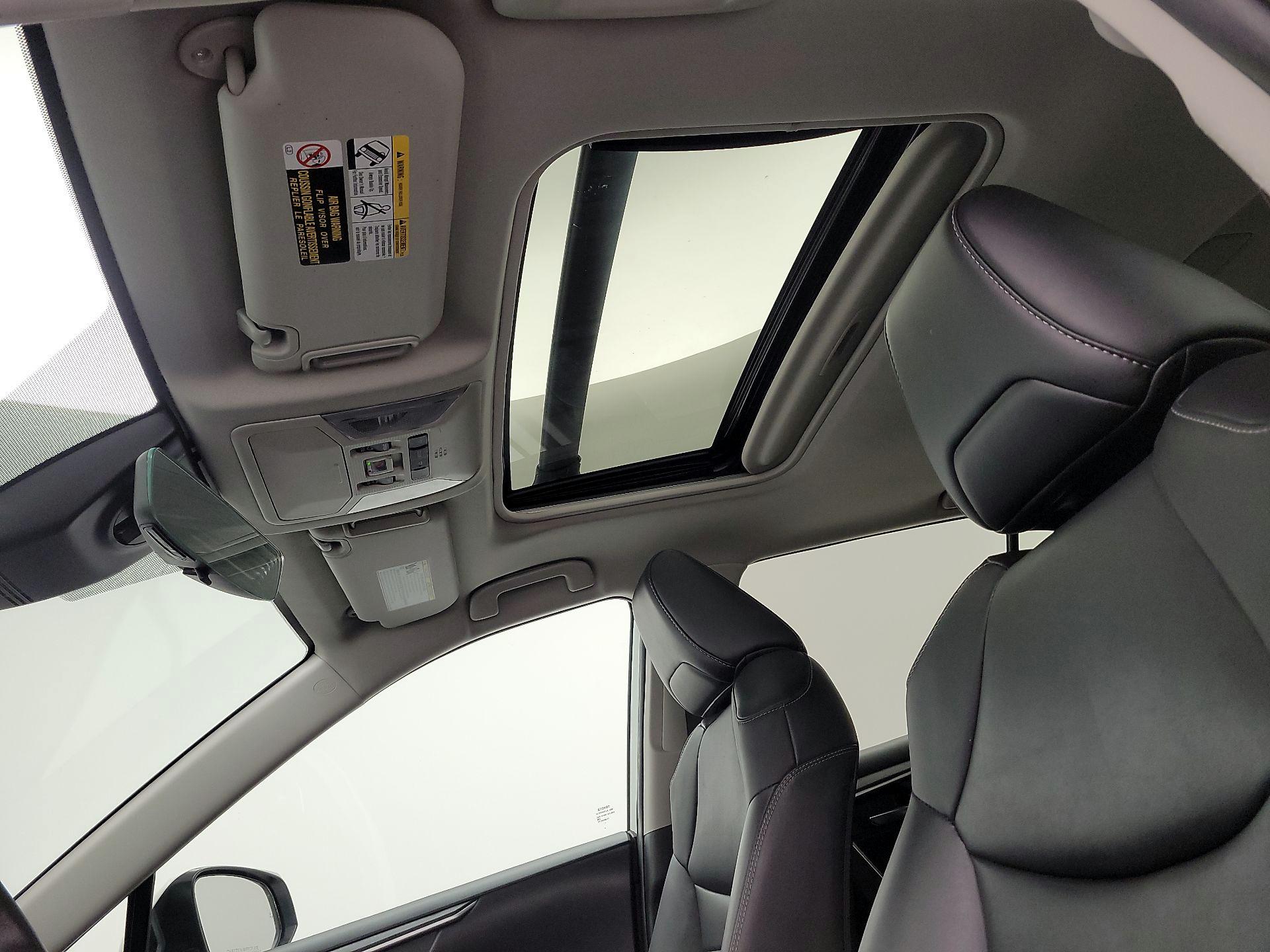 Thumbnail: 2022 Toyota RAV4 - 19