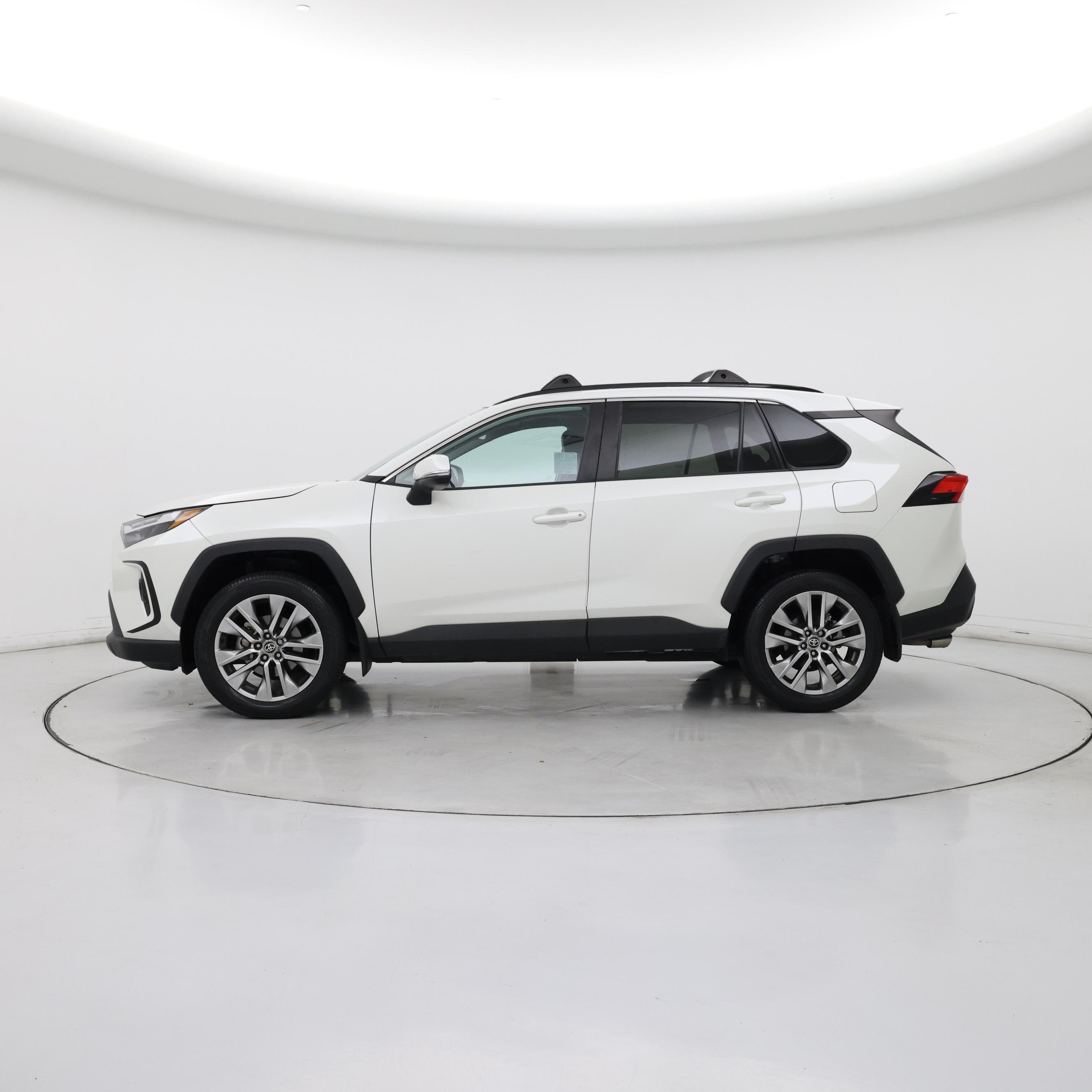 Thumbnail: 2022 Toyota RAV4 - 3