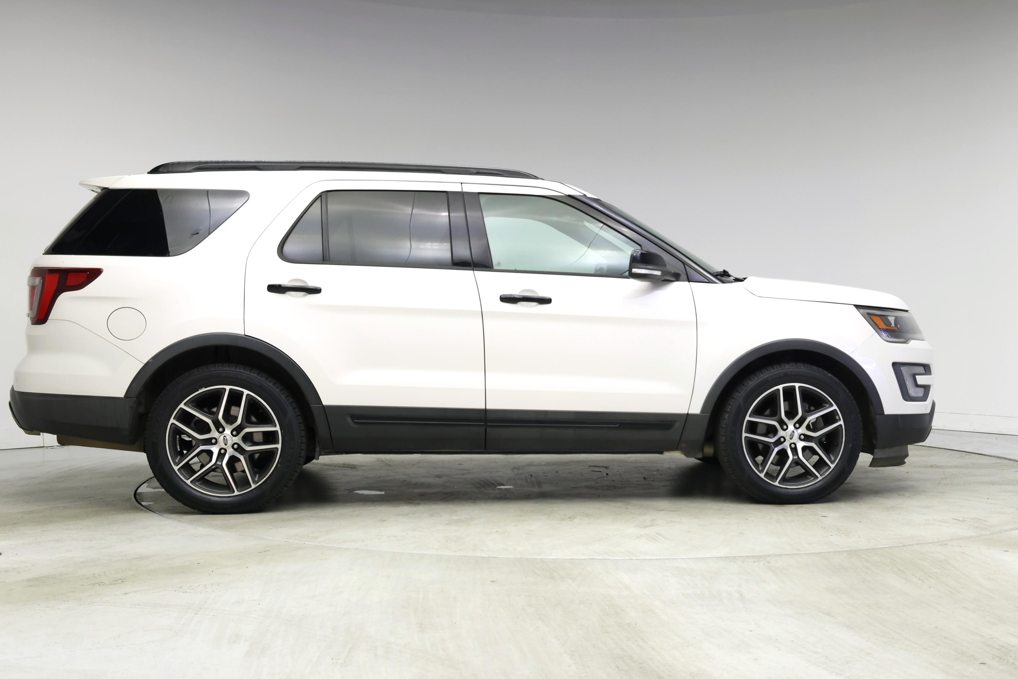 Thumbnail: 2017 Ford Explorer - 7