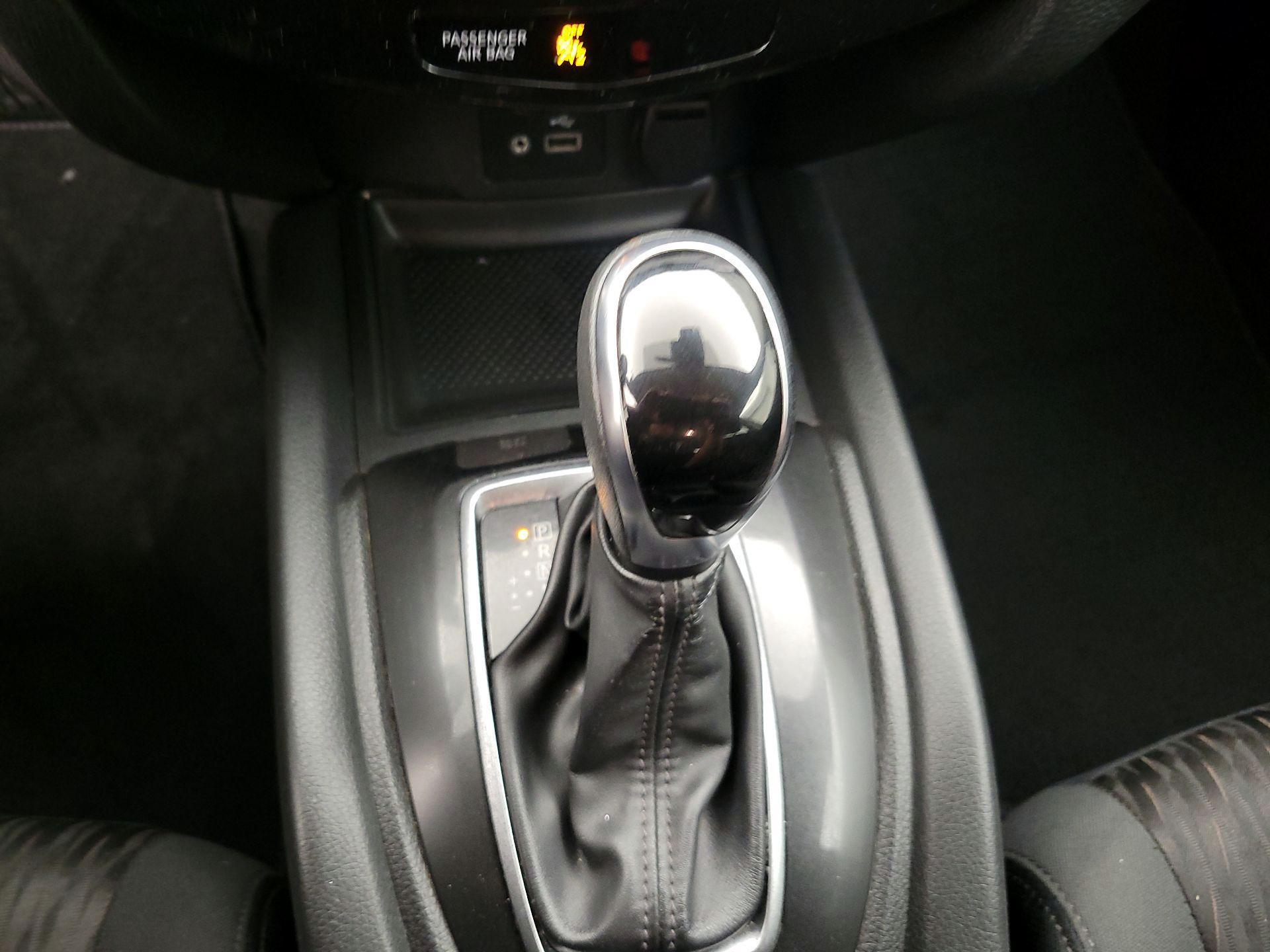 Thumbnail: 2019 Nissan Rogue - 17